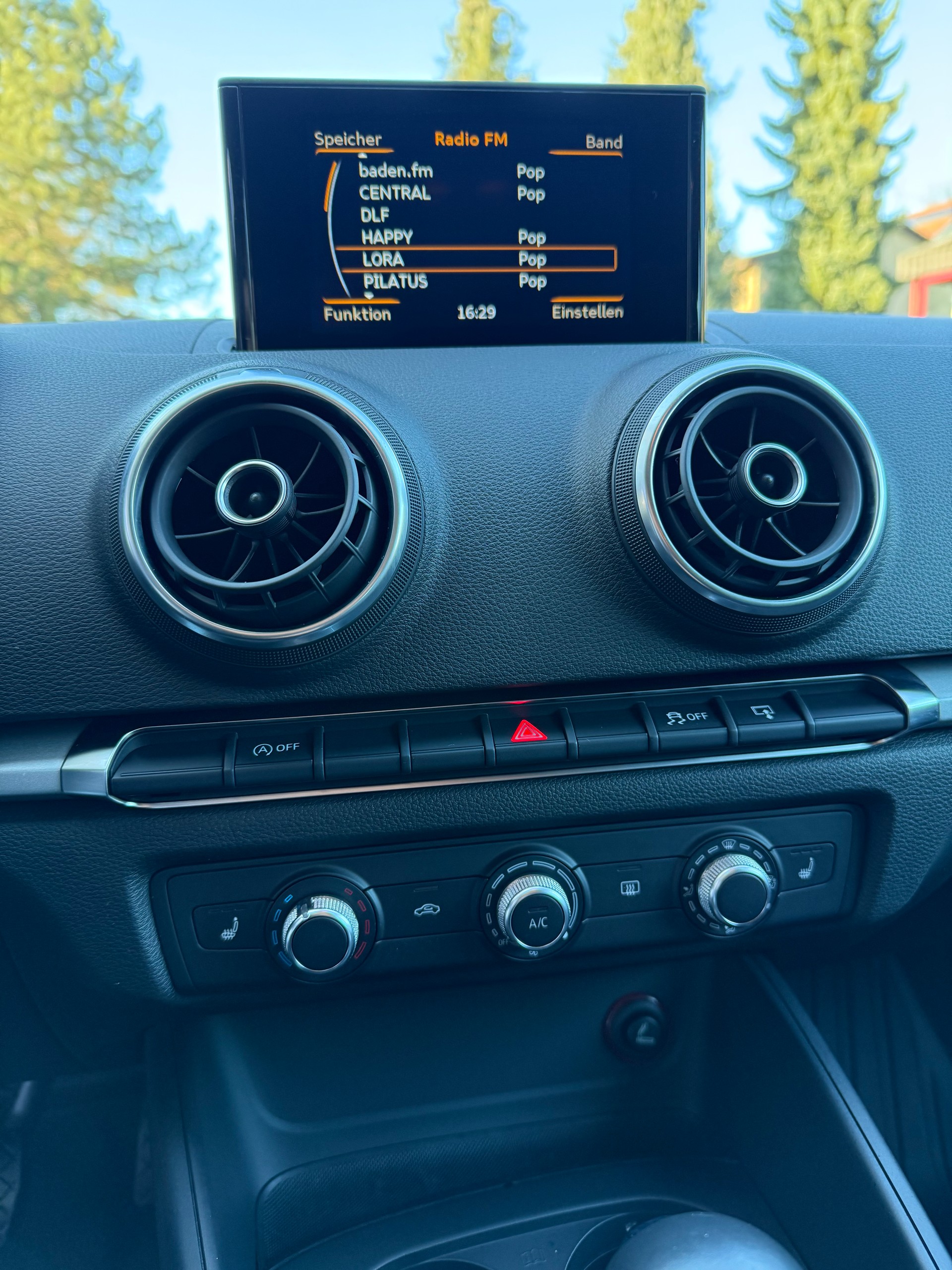 AUDI A3 S-Tronic-image-9
