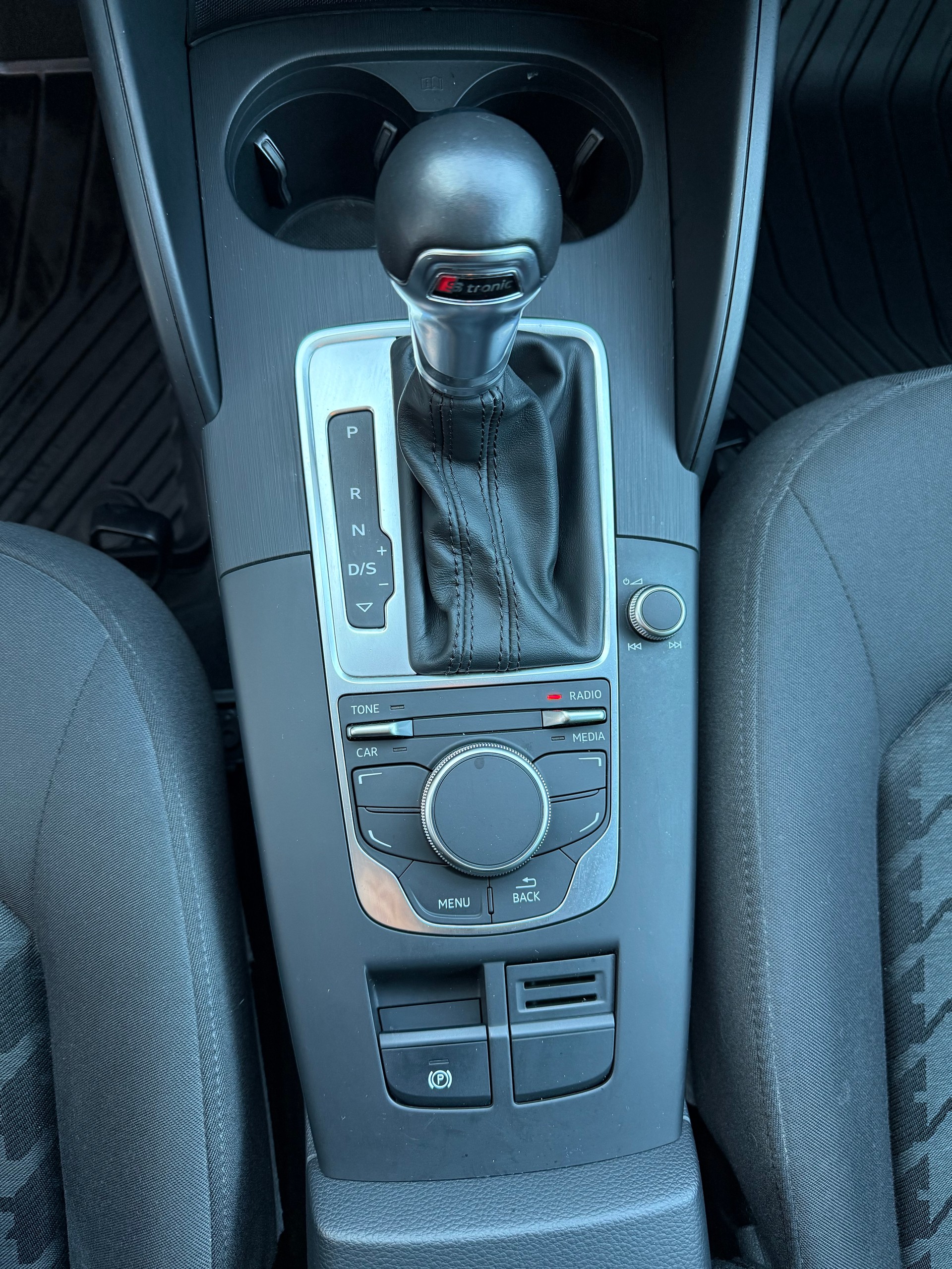 AUDI A3 S-Tronic-image-7