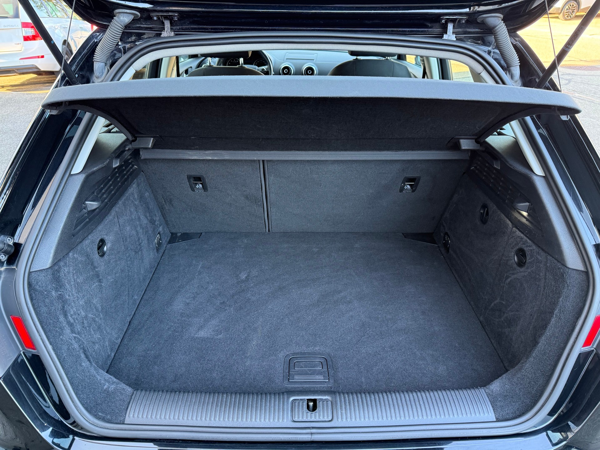 AUDI A3 S-Tronic-image-12