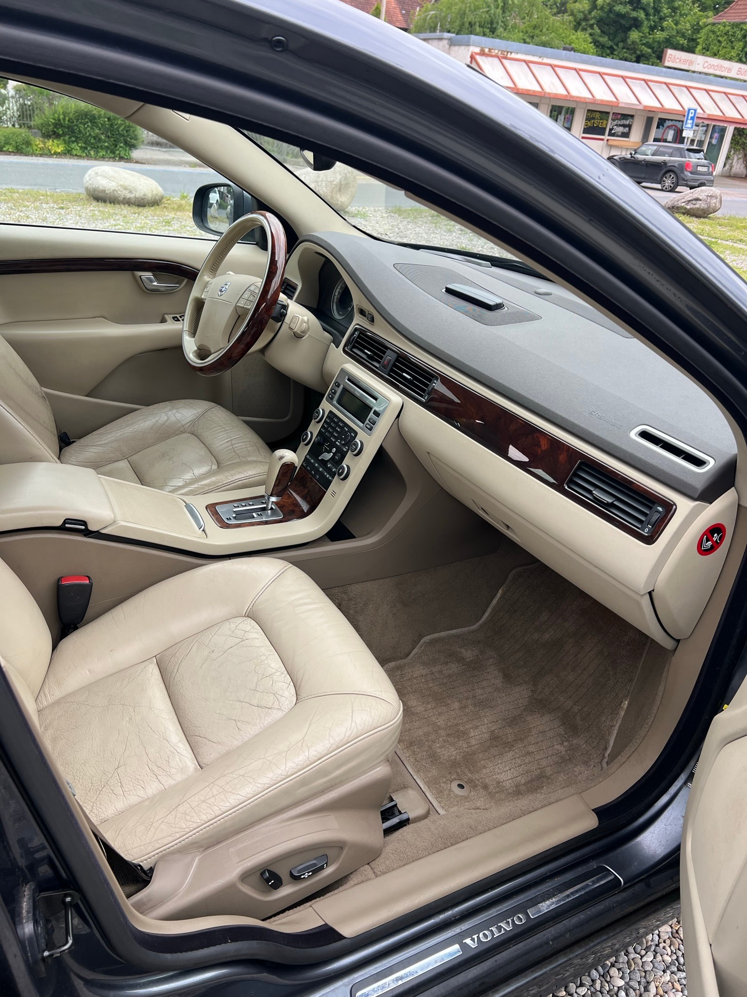 VOLVO V70 D5 AWD Summum Geartronic-image-7