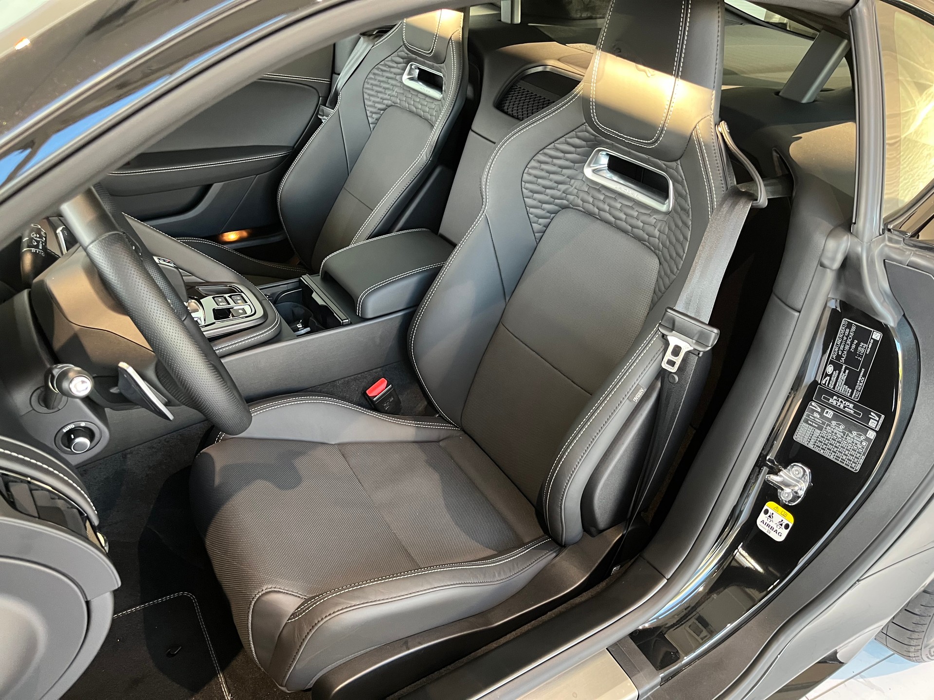 JAGUAR F-Type Coupé 5.0 V8 R75 Automatik AWD-image-4