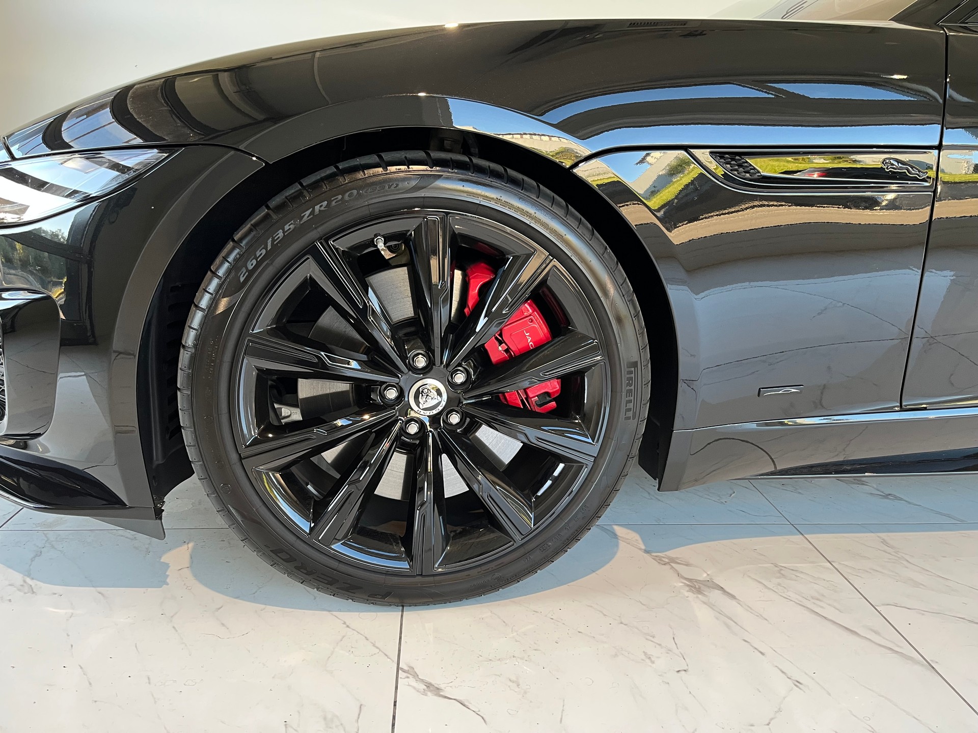 JAGUAR F-Type Coupé 5.0 V8 R75 Automatik AWD-image-8