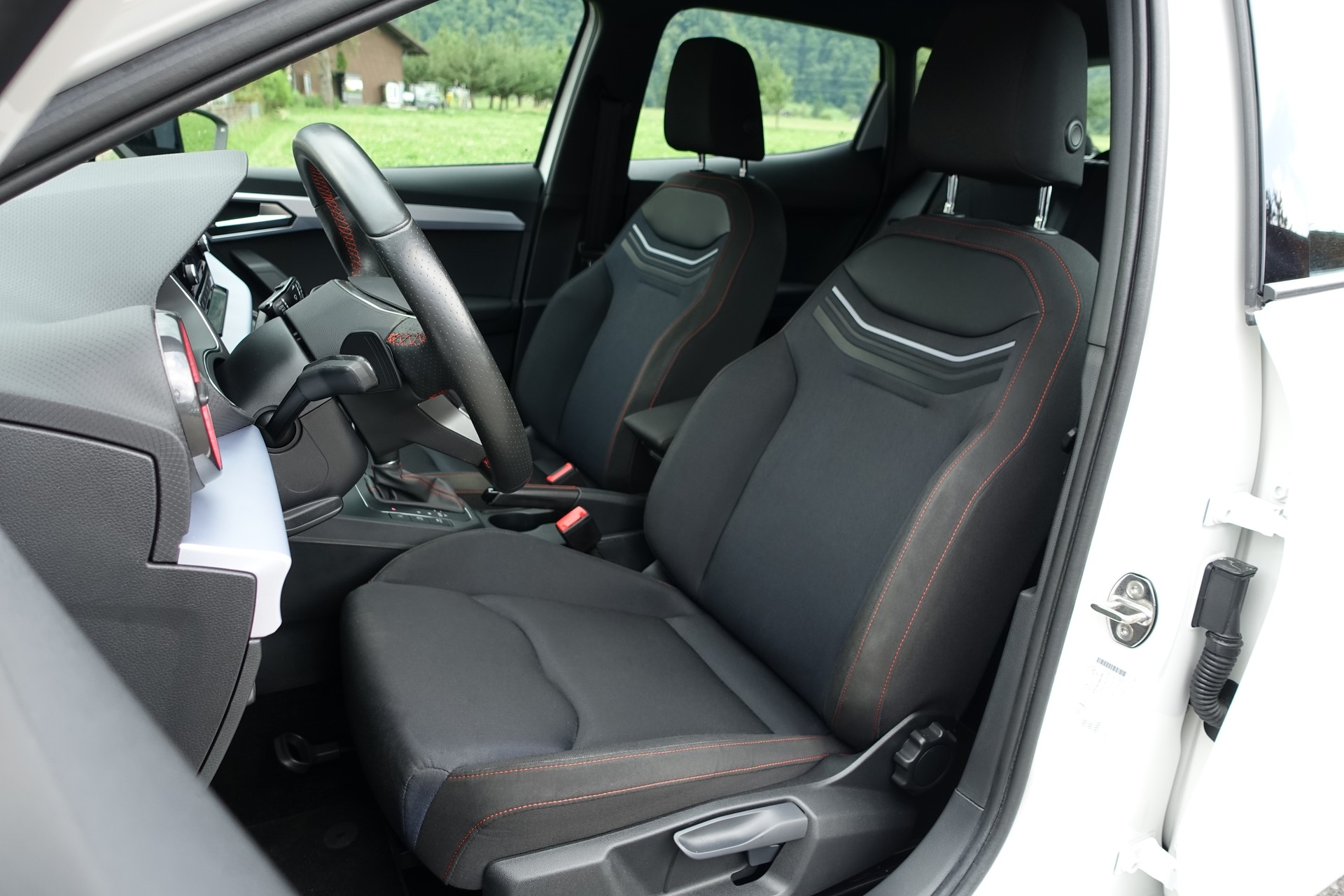 SEAT Ibiza 1.0 TSI 110 FR DSG-image-15