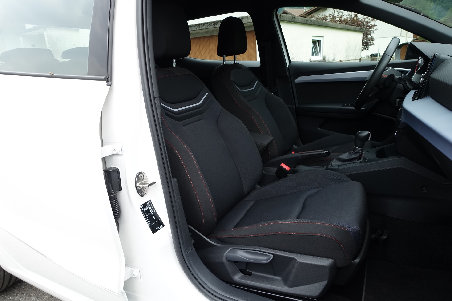 SEAT Ibiza 1.0 TSI 110 FR DSG-image-16
