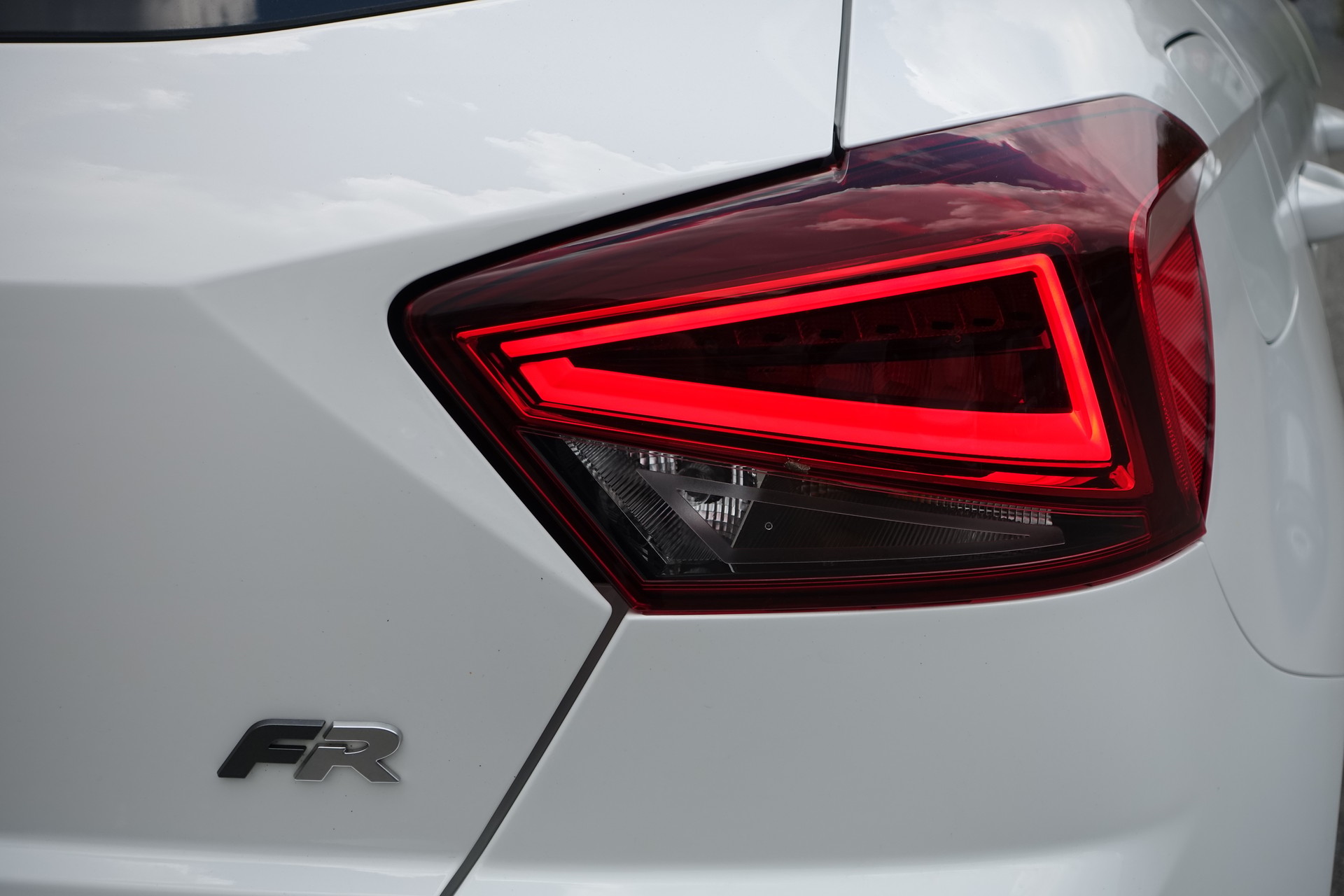 SEAT Ibiza 1.0 TSI 110 FR DSG-image-9