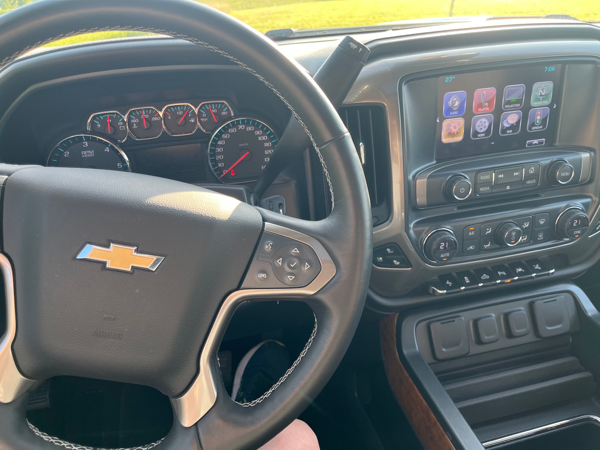CHEVROLET Silverado High Country-image-4