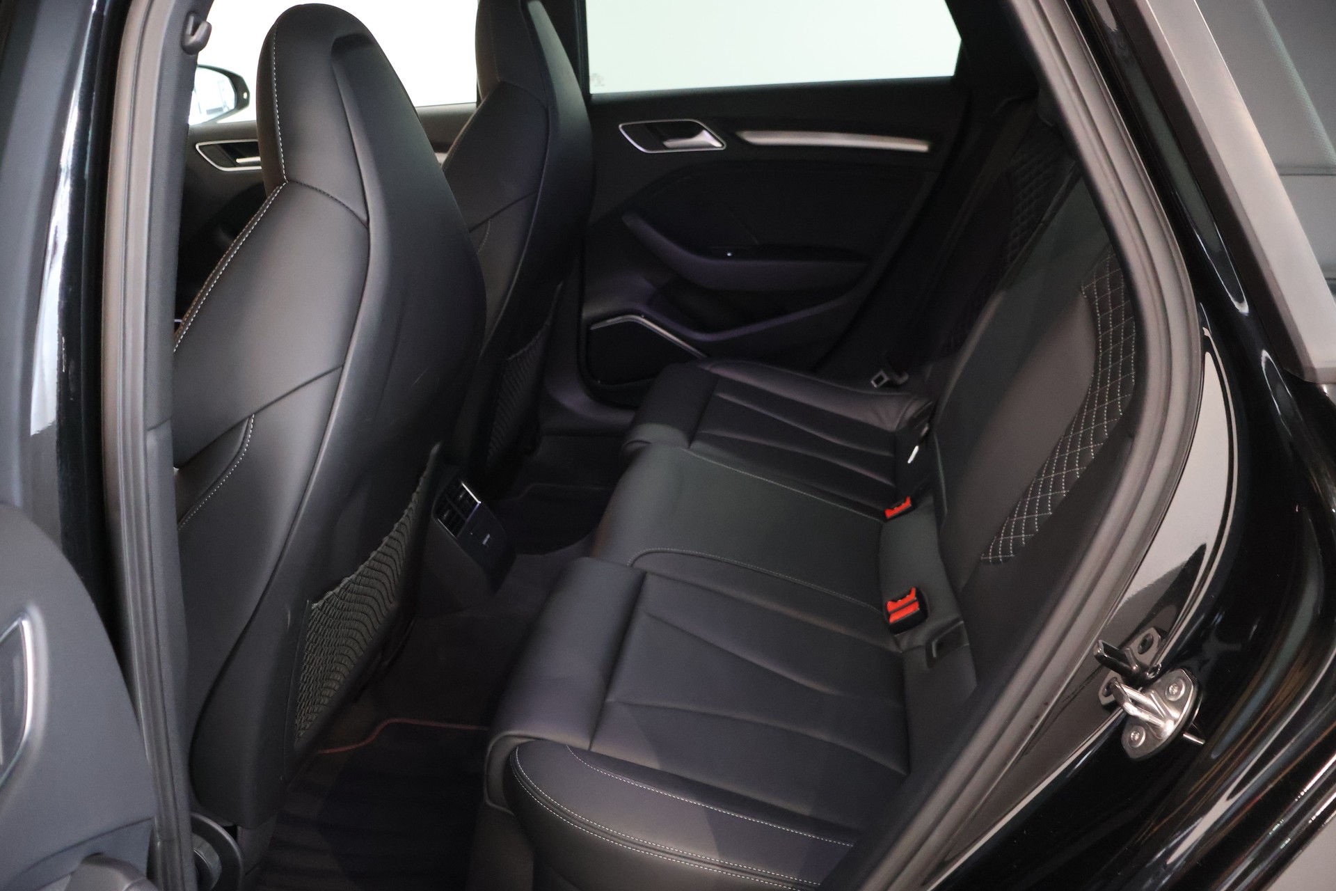 AUDI S3 Sportback 2.0 TFSI quattro S-tronic-image-11