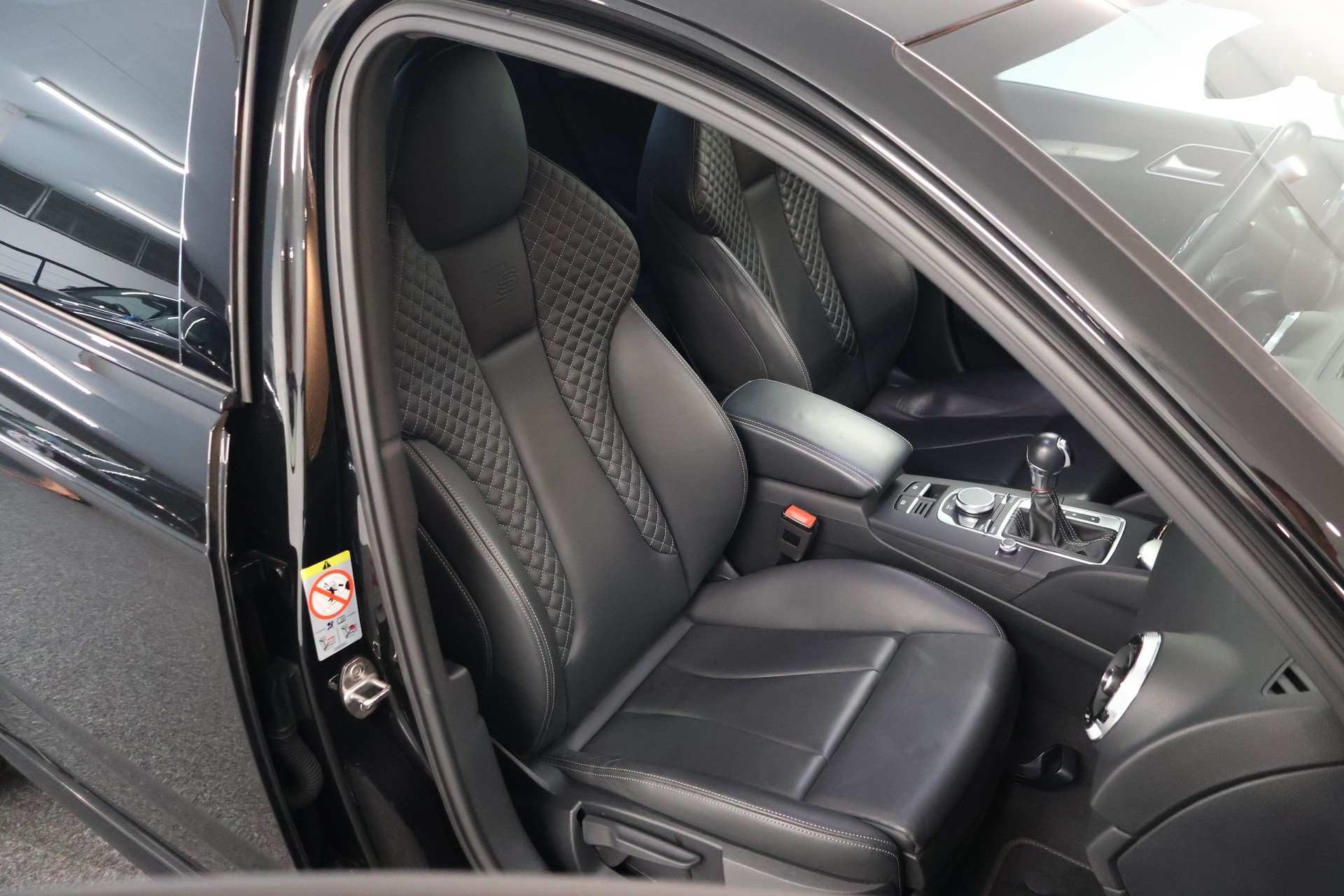 AUDI S3 Sportback 2.0 TFSI quattro S-tronic-image-14