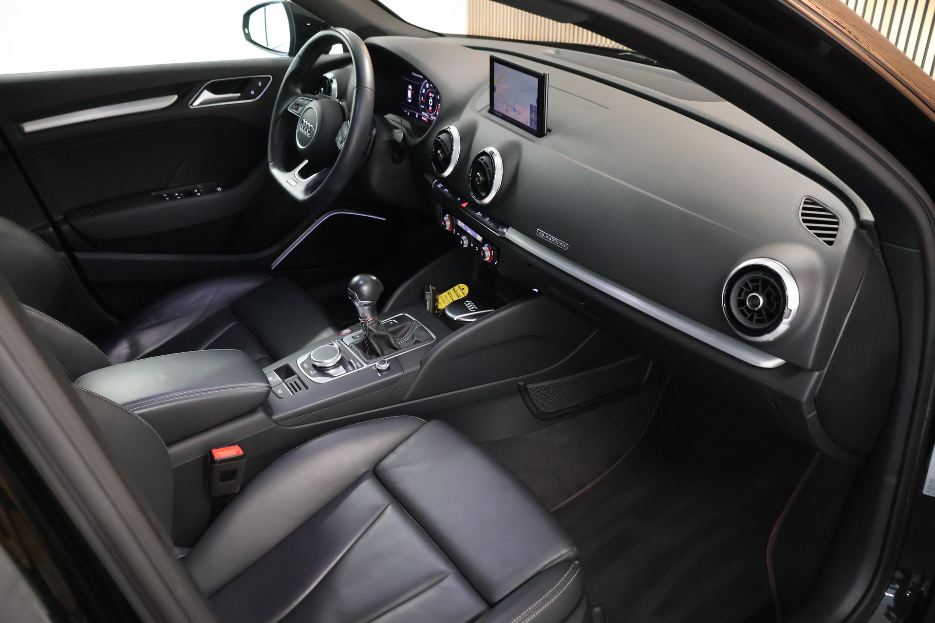 AUDI S3 Sportback 2.0 TFSI quattro S-tronic-image-13