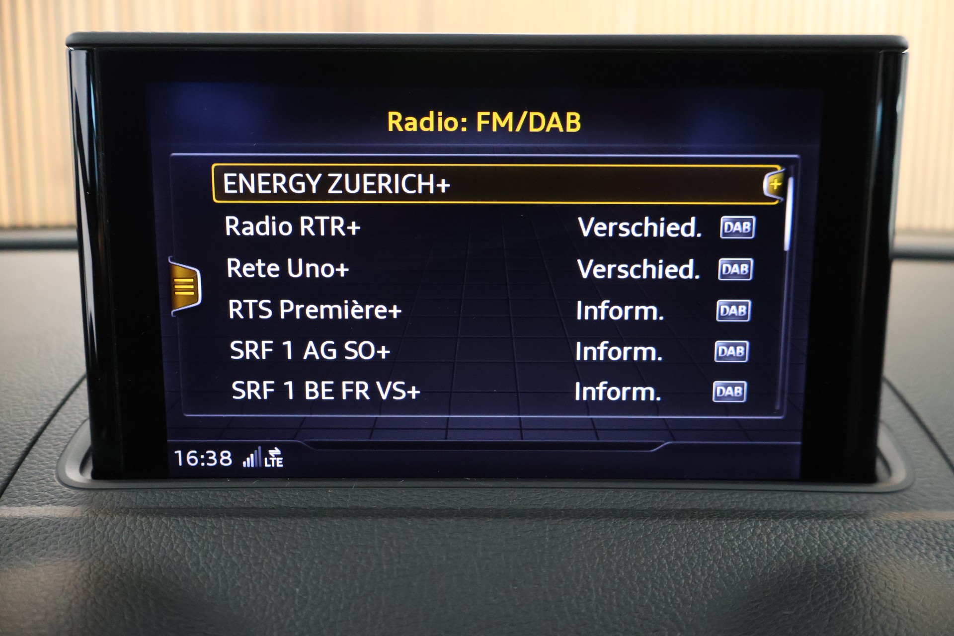 AUDI S3 Sportback 2.0 TFSI quattro S-tronic-image-25