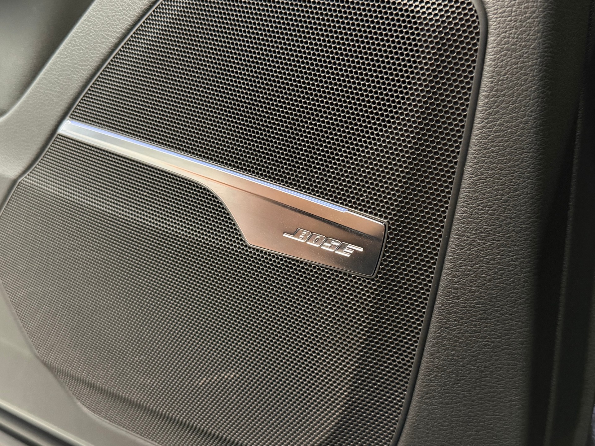 AUDI SQ7 4.0 V8 TDI Sport quattro tiptronic 7-Sitzer-image-16
