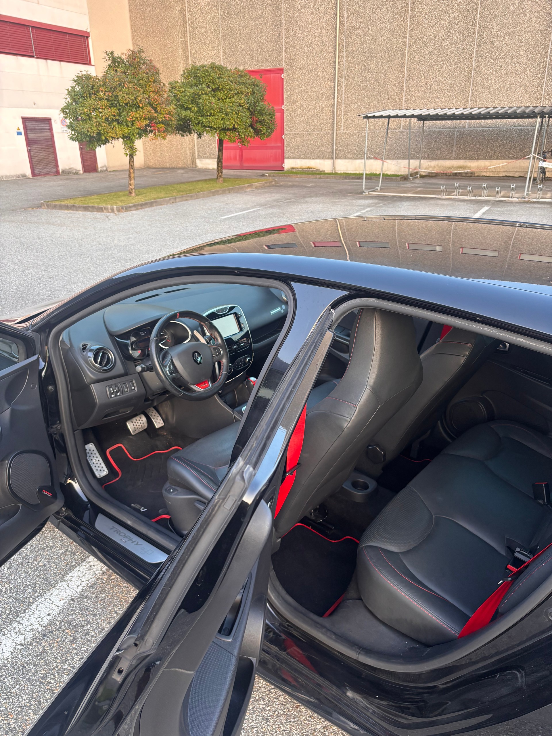 RENAULT Clio 1.6 T RS 220 Trophy EDC-image-8