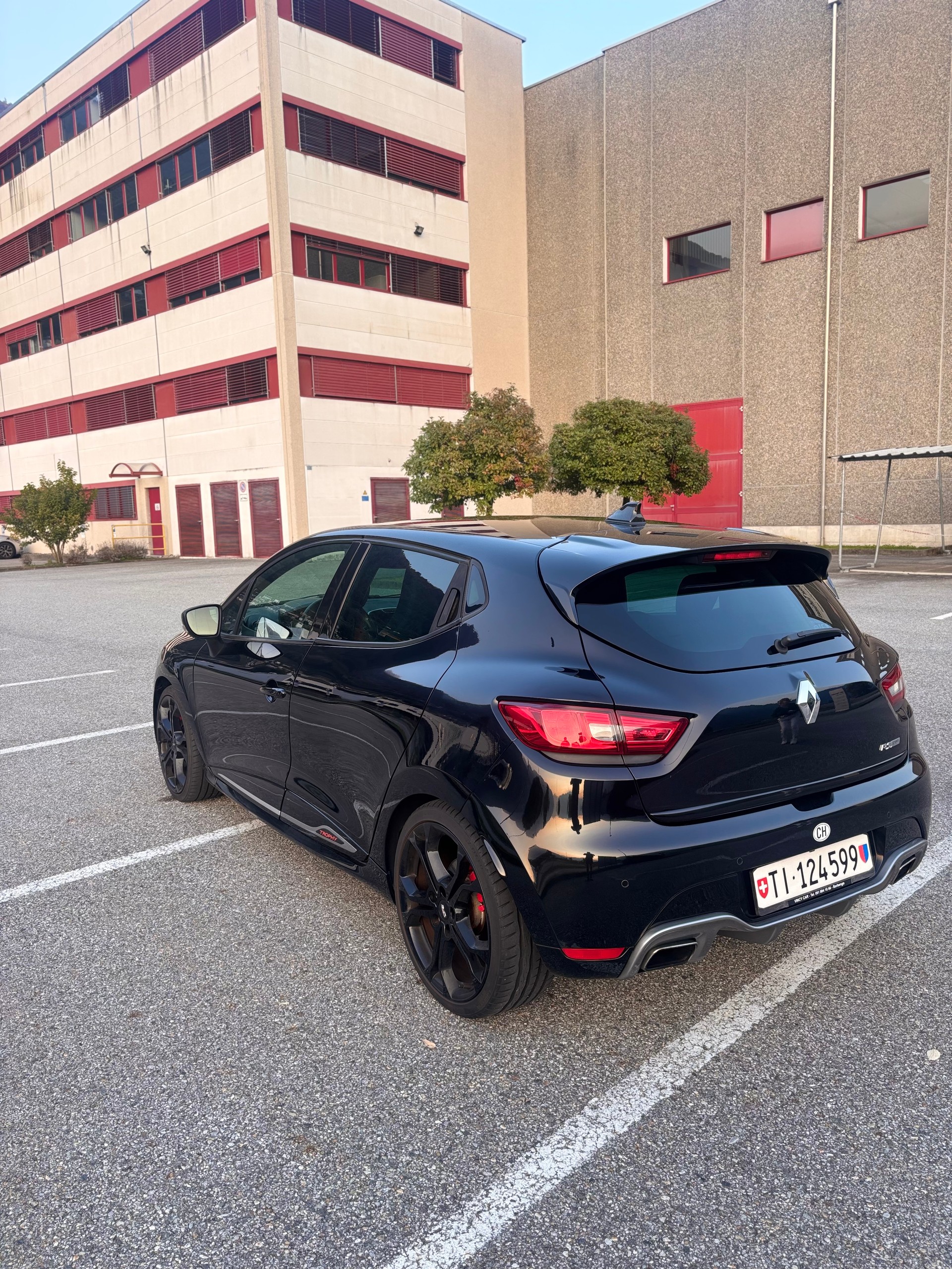 RENAULT Clio 1.6 T RS 220 Trophy EDC-image-5