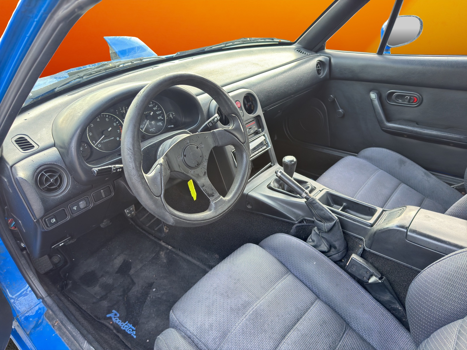 MAZDA MX-5 1.6i-16-image-8