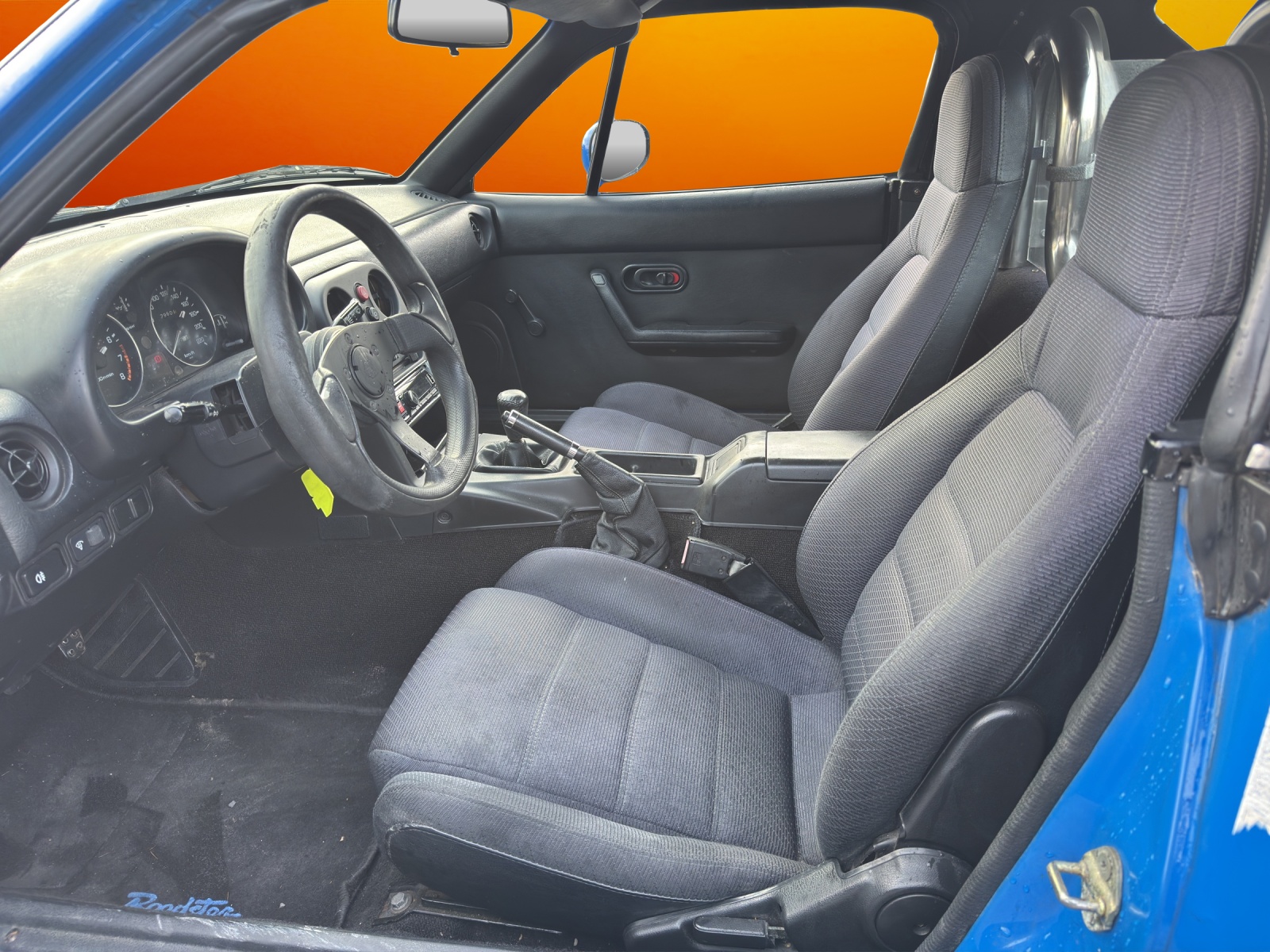 MAZDA MX-5 1.6i-16-image-9