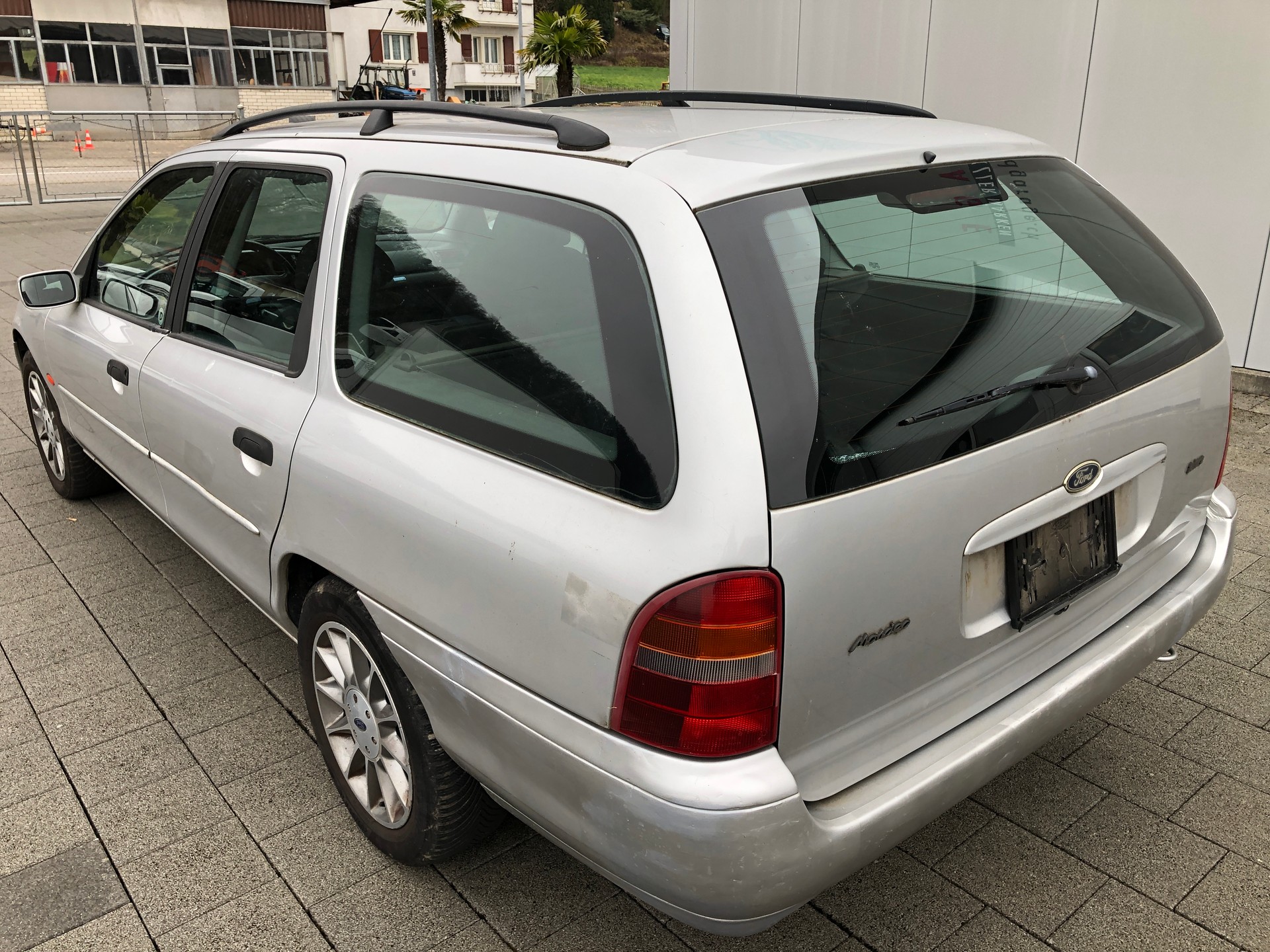 FORD Mondeo 2.0i Trend Futura-image-6