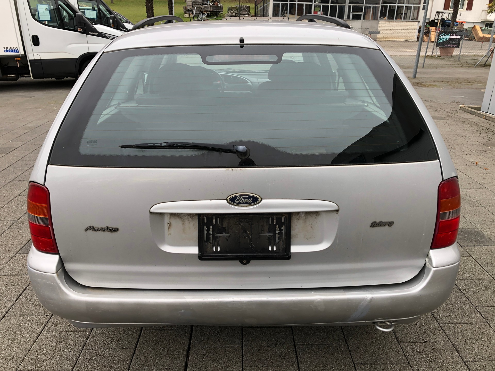 FORD Mondeo 2.0i Trend Futura-image-5
