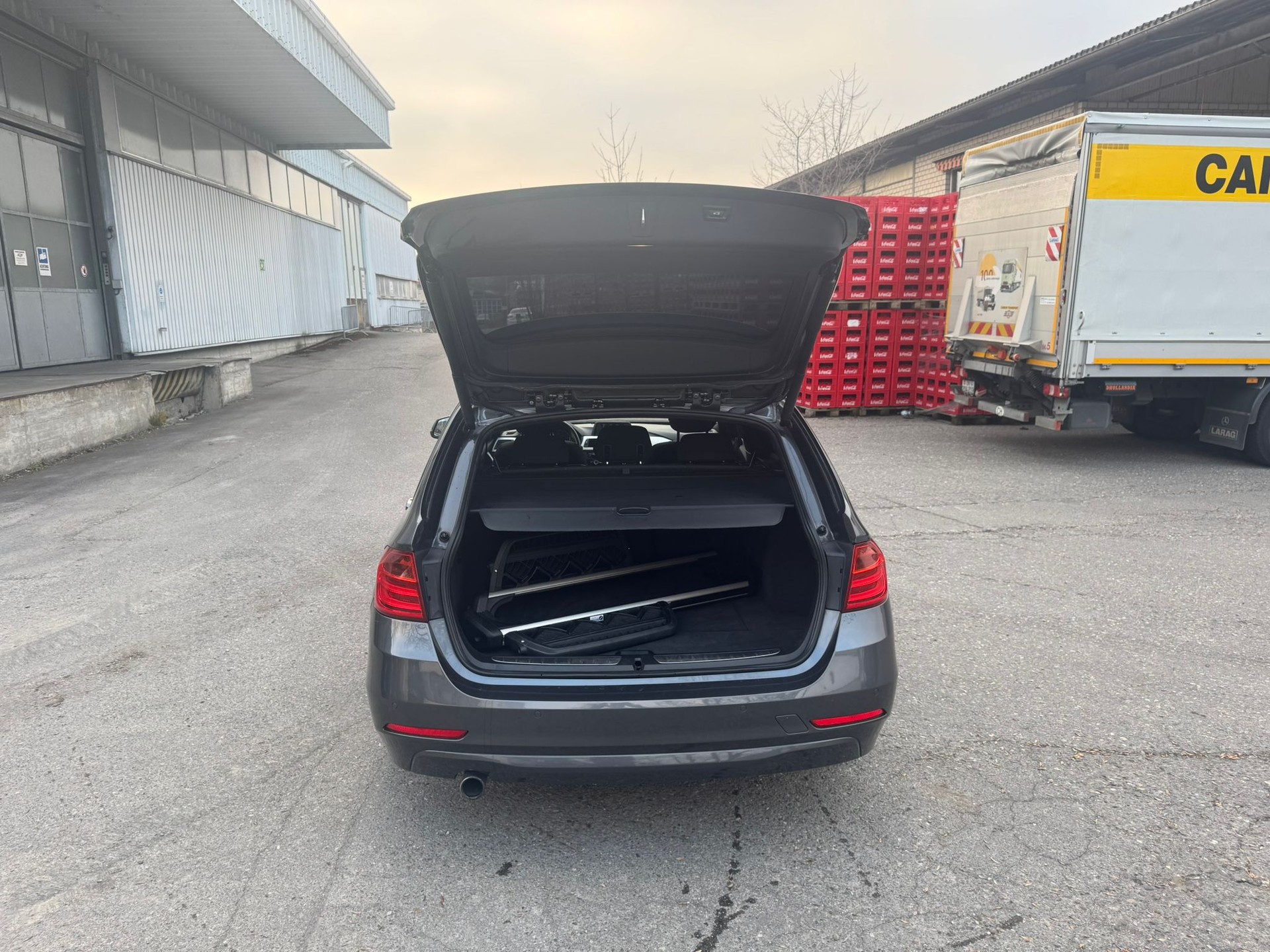 BMW 320d Touring Modern Line-image-6