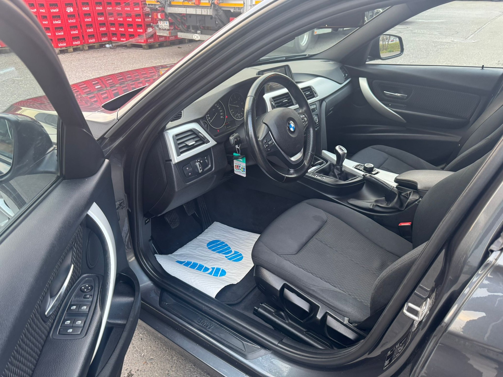 BMW 320d Touring Modern Line-image-13