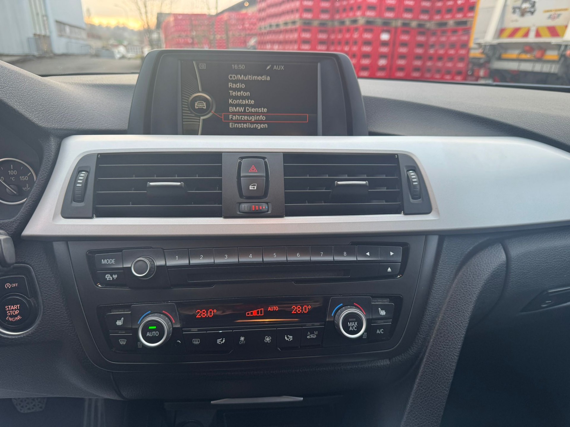 BMW 320d Touring Modern Line-image-22