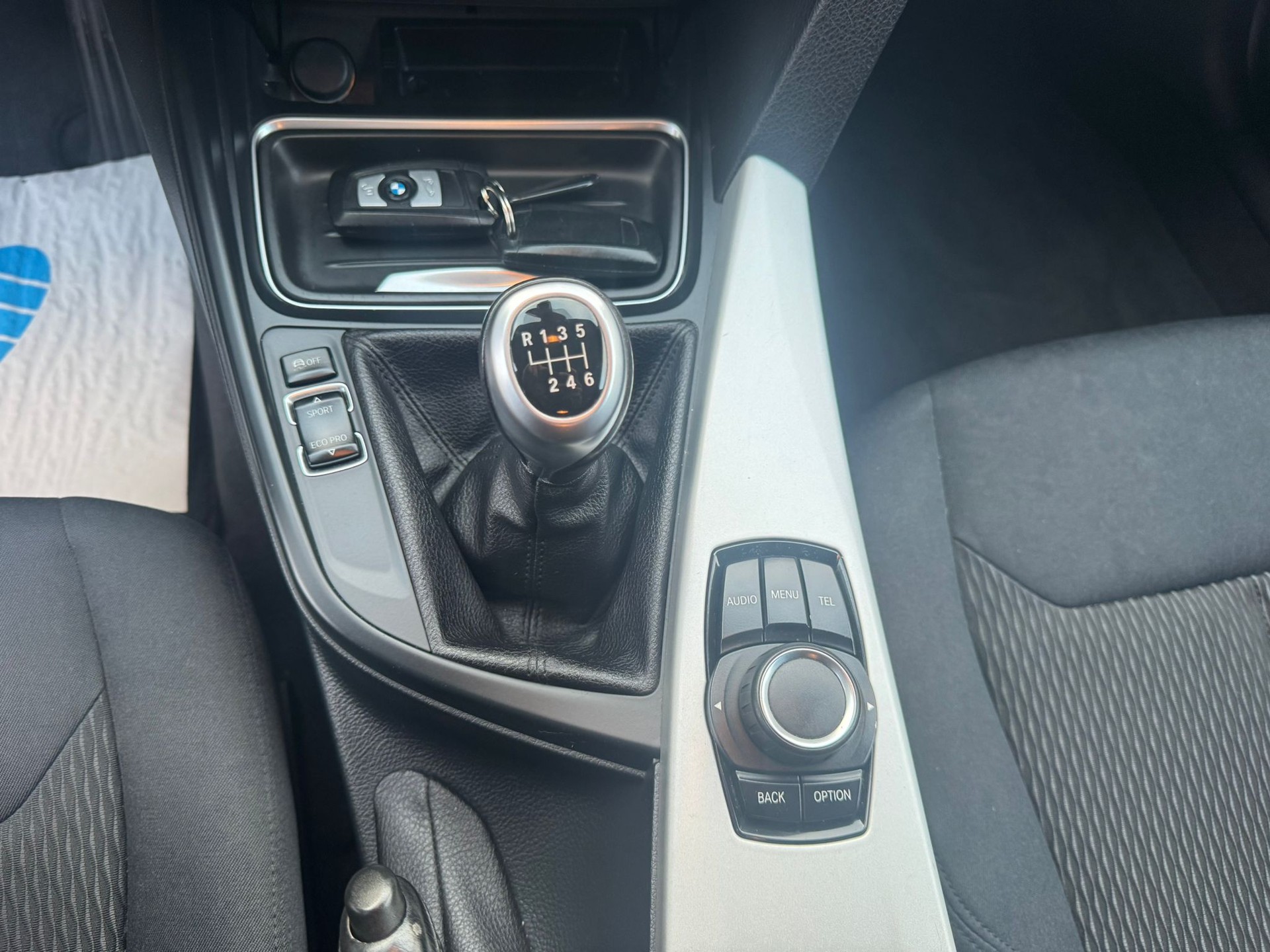BMW 320d Touring Modern Line-image-21