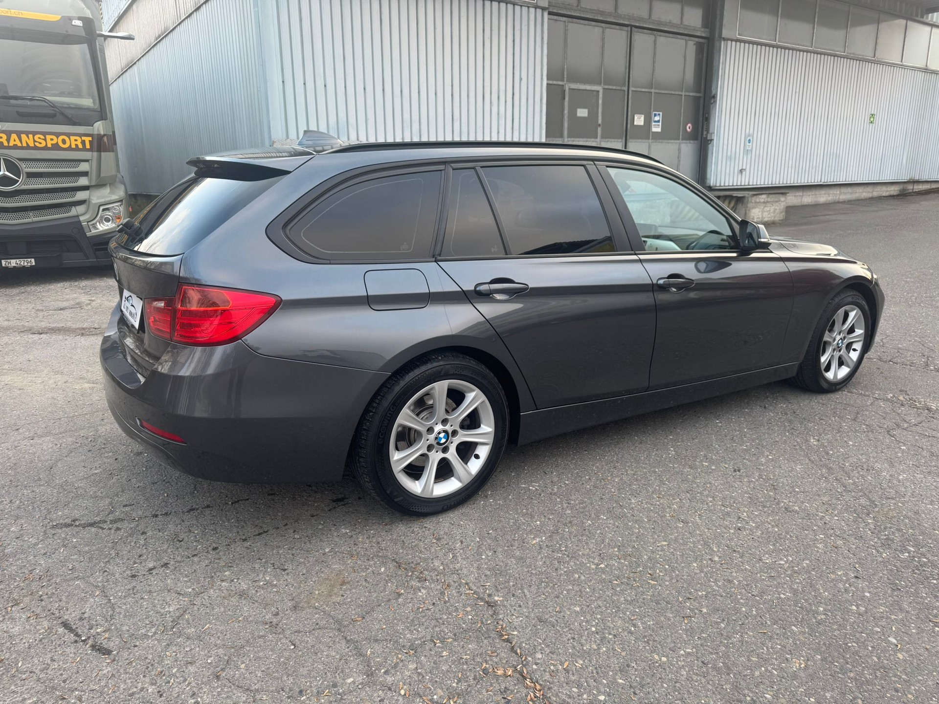 BMW 320d Touring Modern Line-image-5