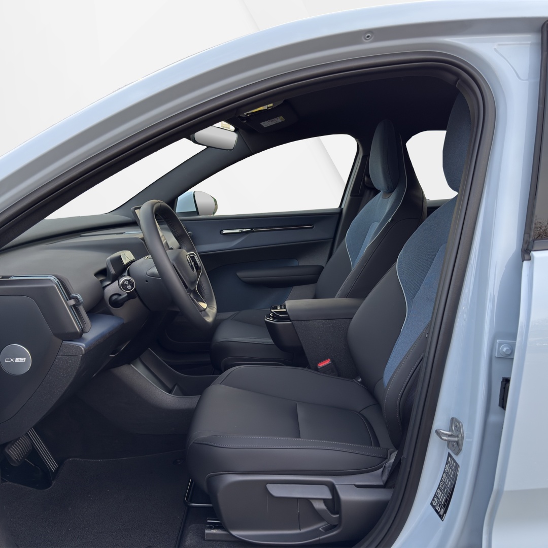 VOLVO EX30 E60 69kWh Single Motor Extended Range Core-image-8