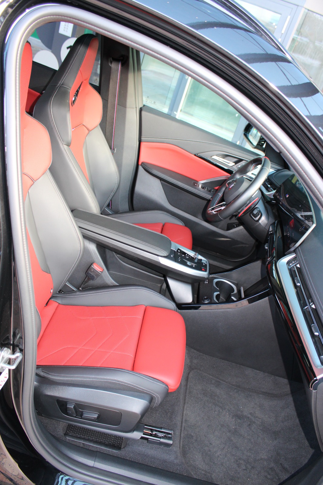 BMW X1 xDrive M35i-image-10