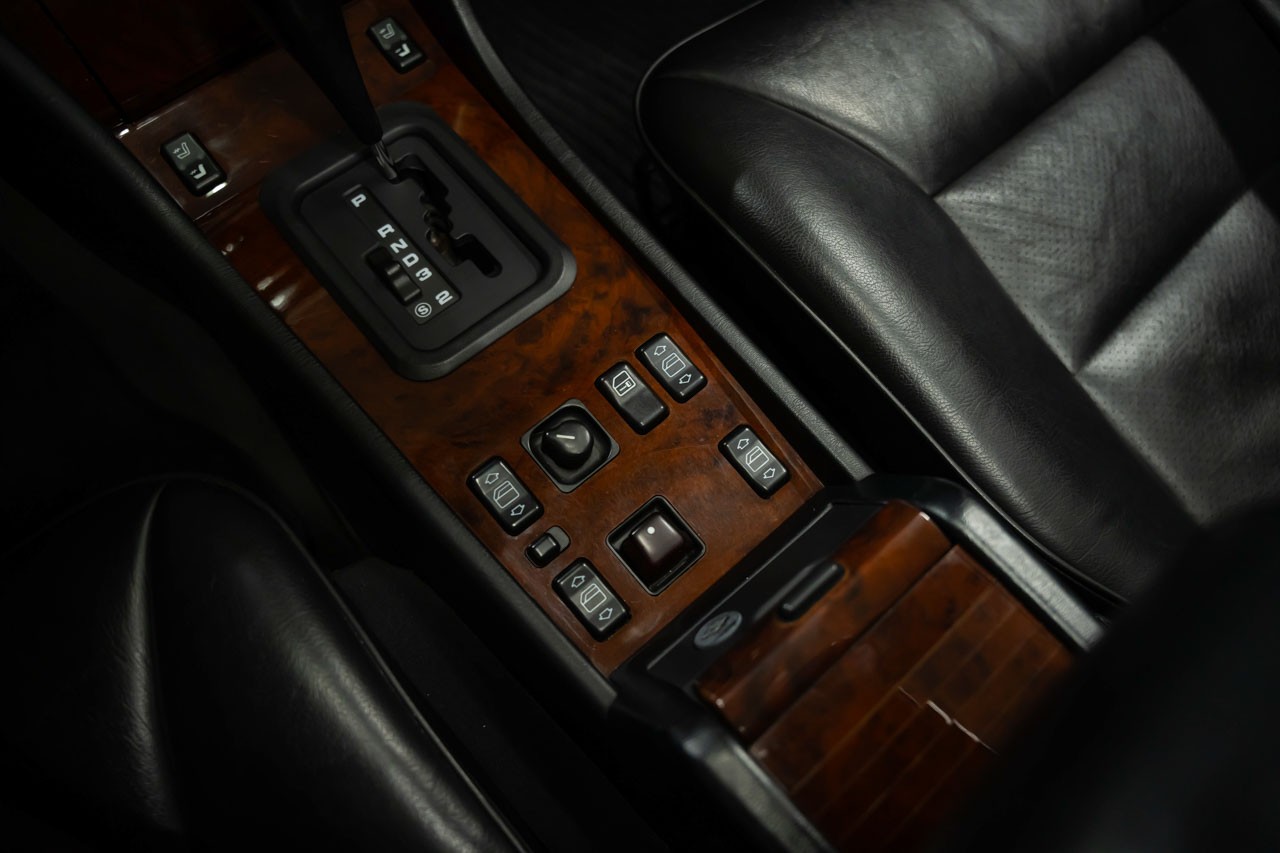 MERCEDES-BENZ E 220 Cabrio-image-26