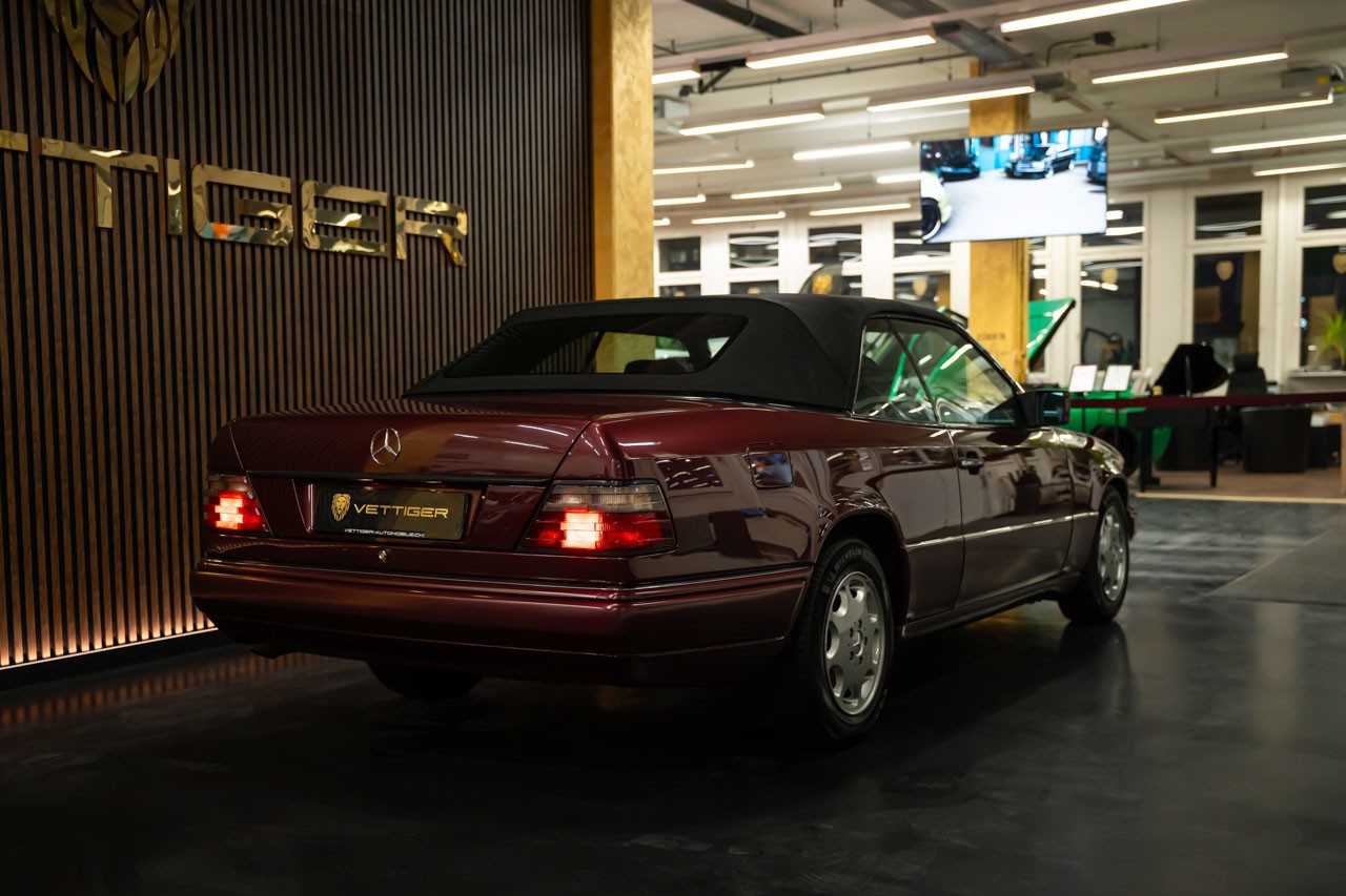 MERCEDES-BENZ E 220 Cabrio-image-7