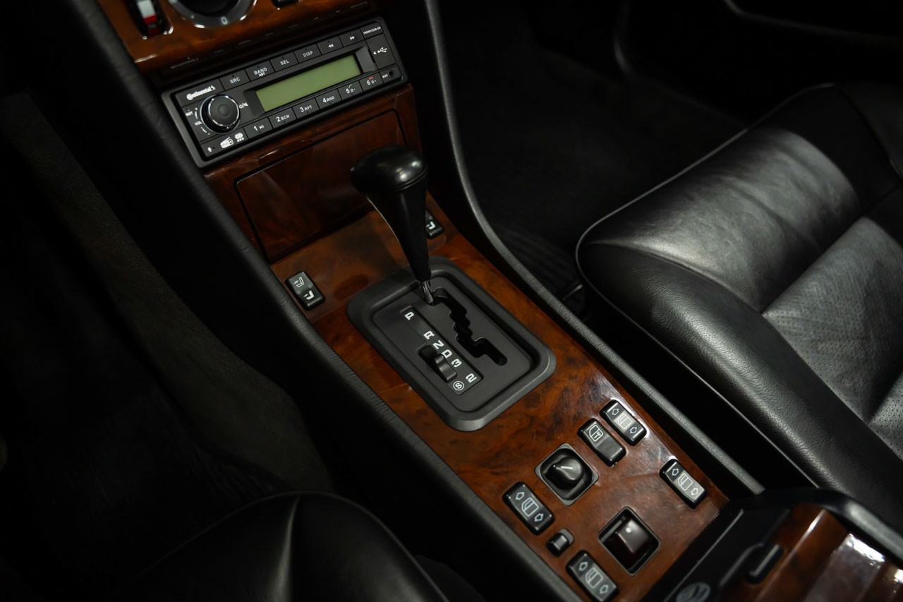 MERCEDES-BENZ E 220 Cabrio-image-24