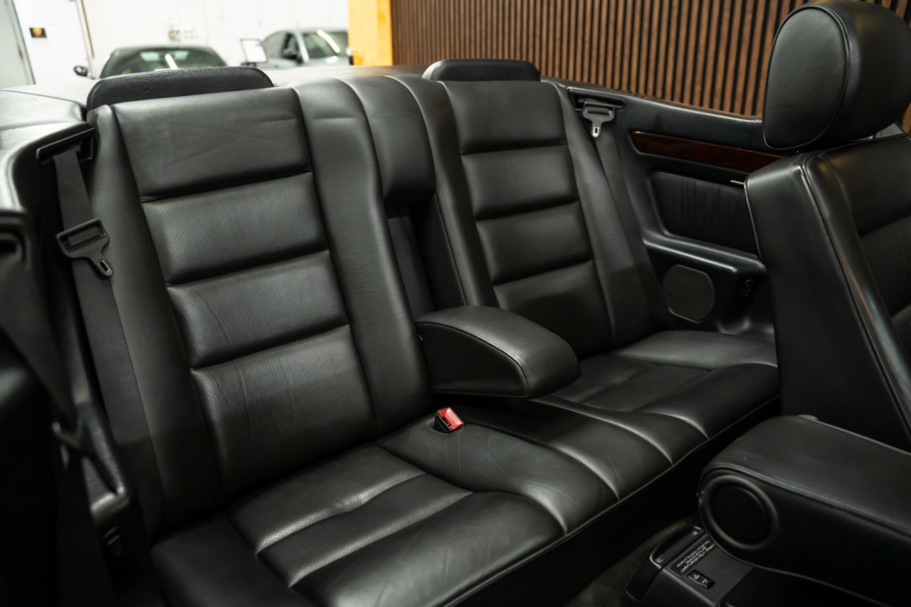 MERCEDES-BENZ E 220 Cabrio-image-18