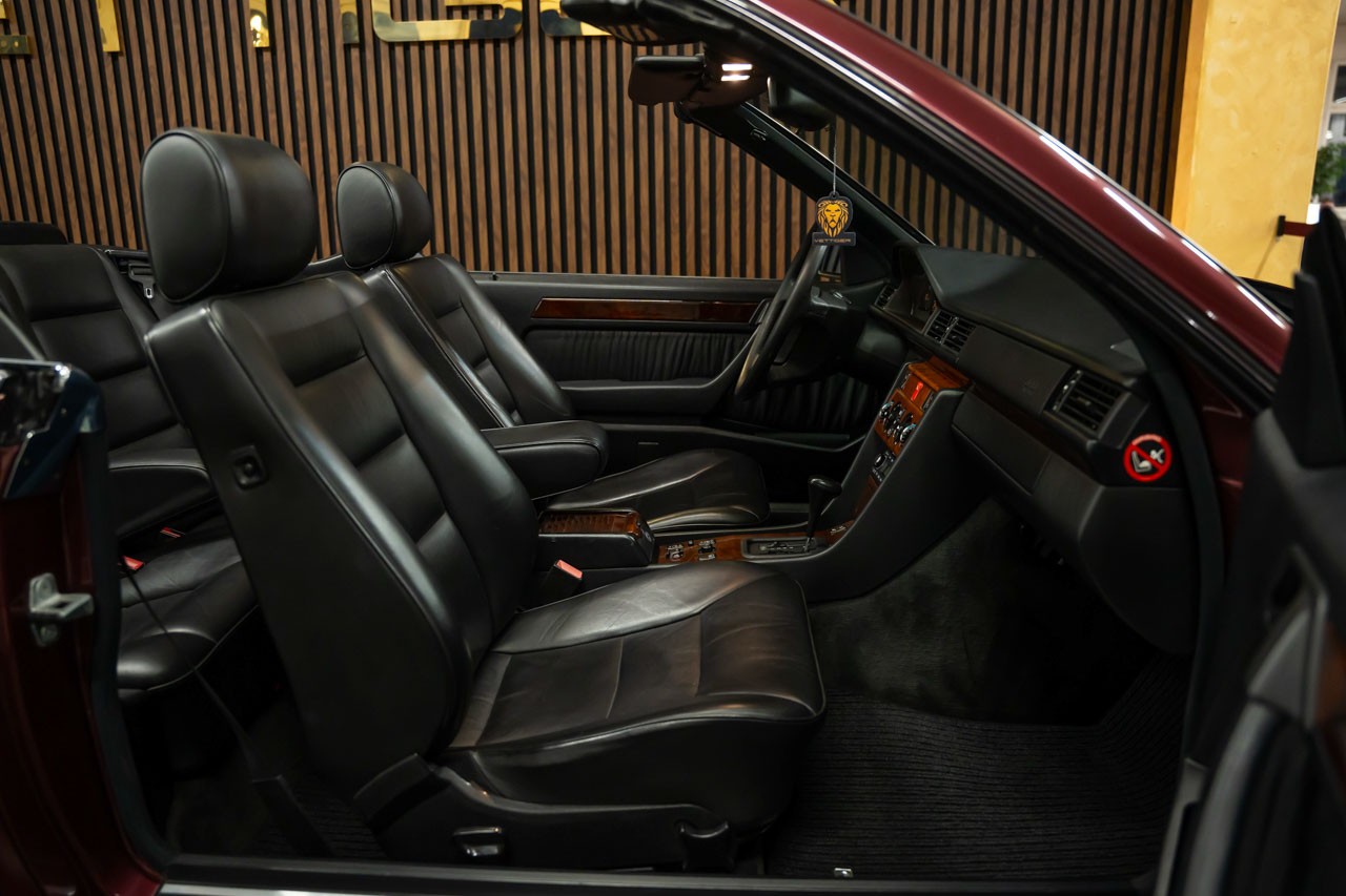MERCEDES-BENZ E 220 Cabrio-image-16