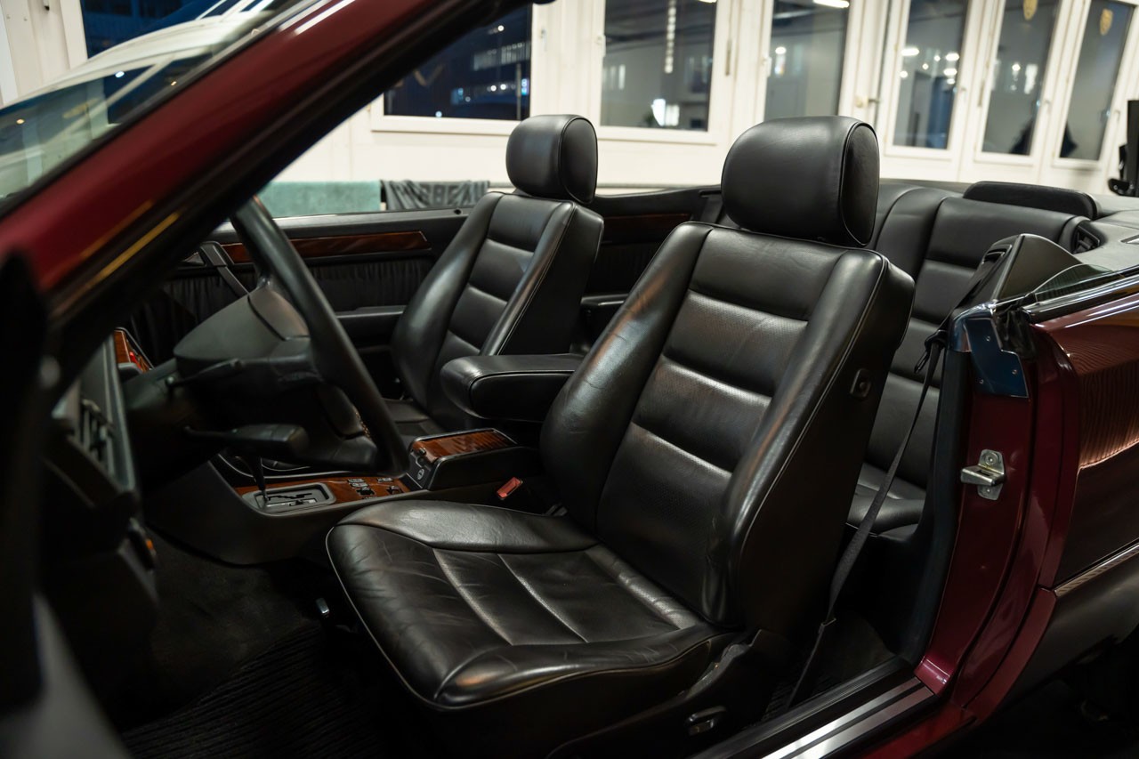 MERCEDES-BENZ E 220 Cabrio-image-14