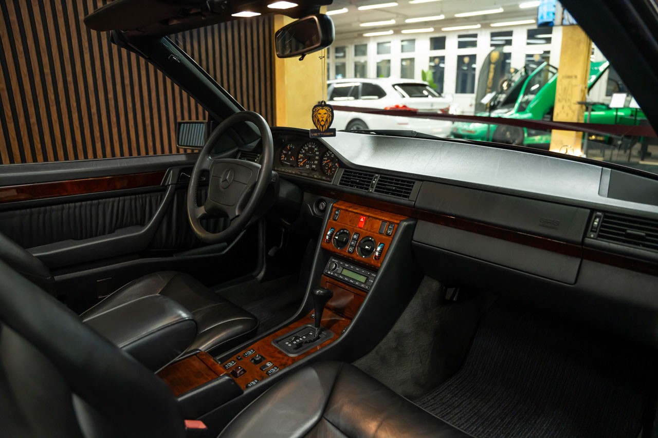 MERCEDES-BENZ E 220 Cabrio-image-15