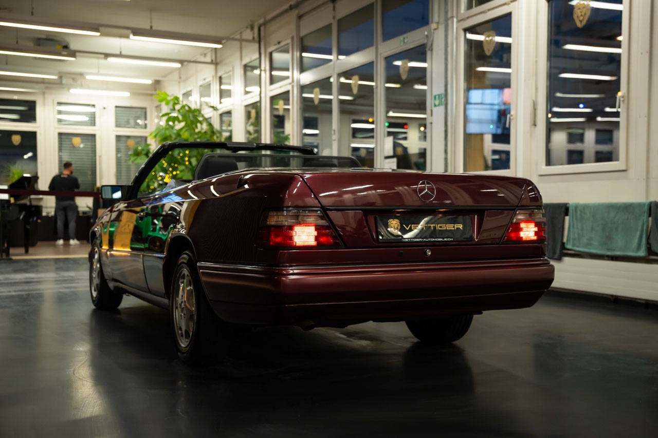 MERCEDES-BENZ E 220 Cabrio-image-4