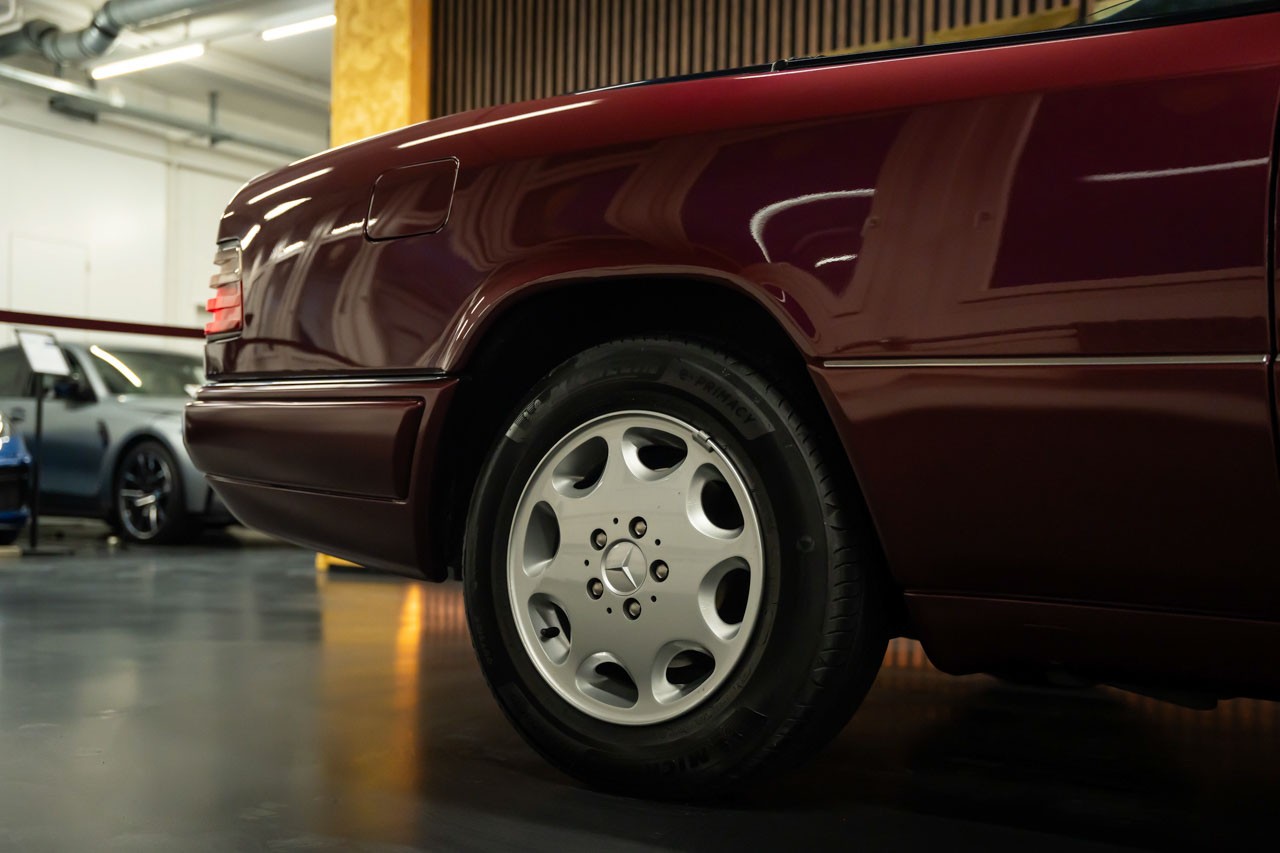 MERCEDES-BENZ E 220 Cabrio-image-11