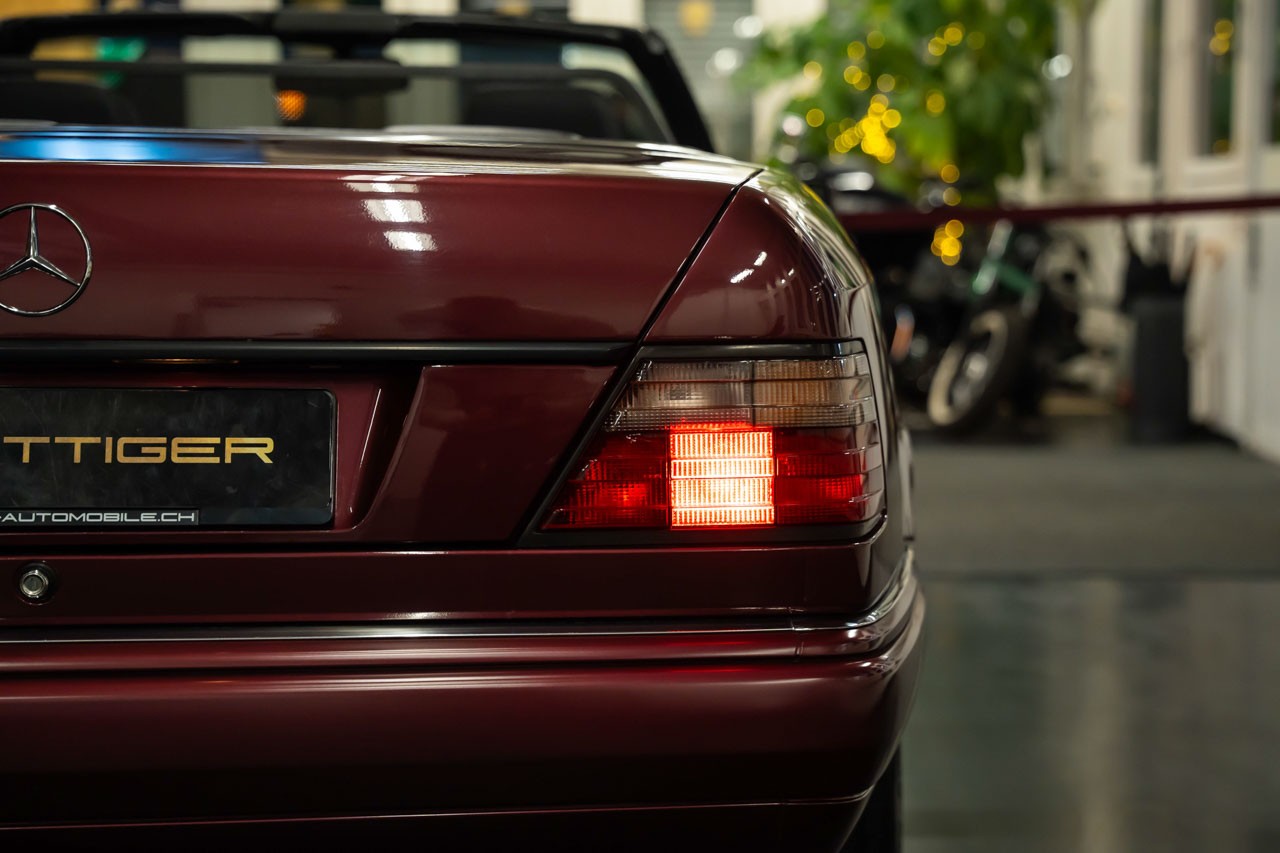 MERCEDES-BENZ E 220 Cabrio-image-9