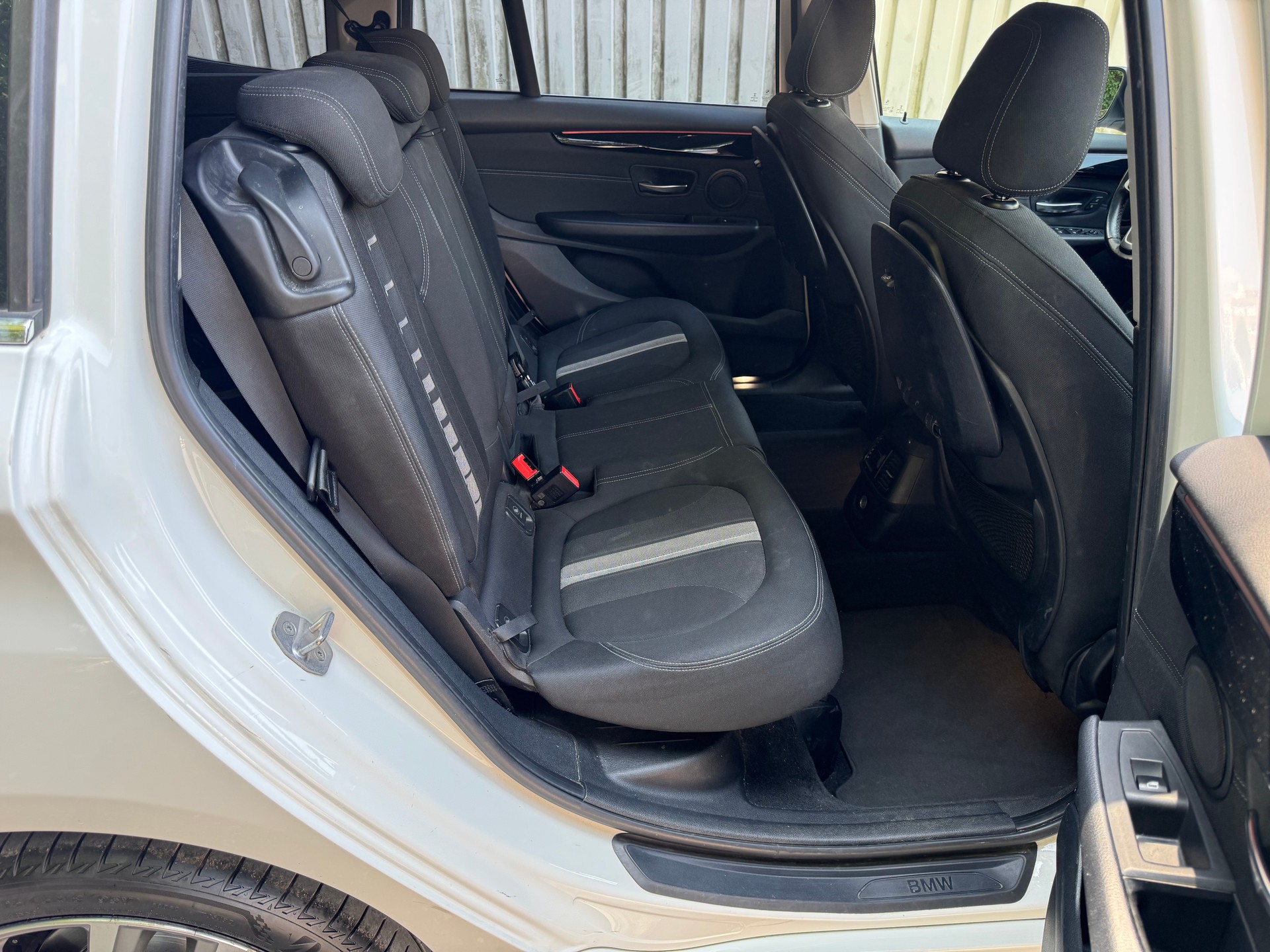 BMW 220i Gran Tourer-image-8
