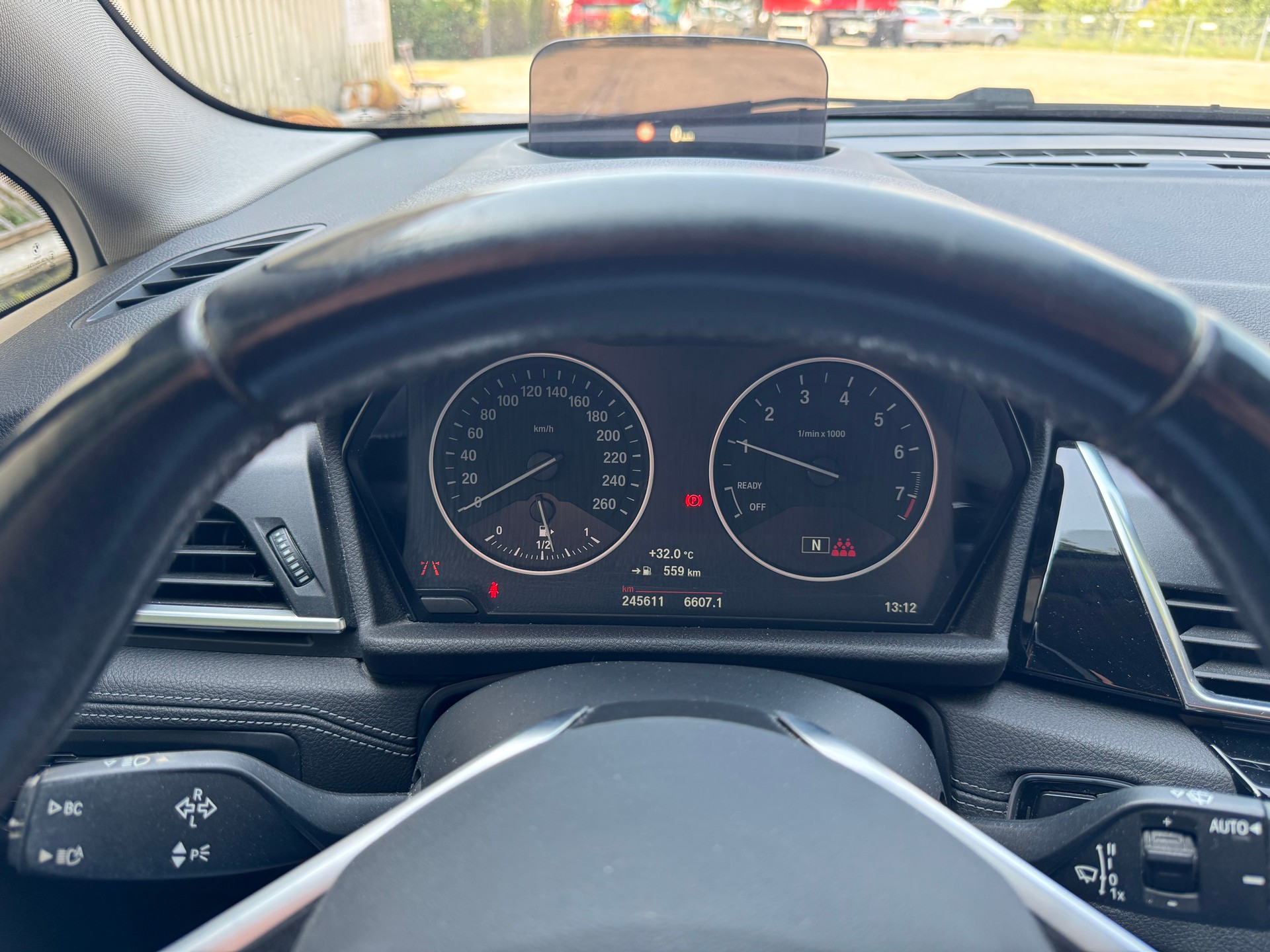 BMW 220i Gran Tourer-image-12