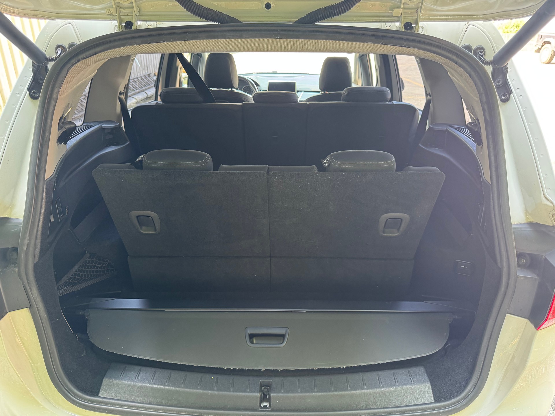 BMW 220i Gran Tourer-image-10