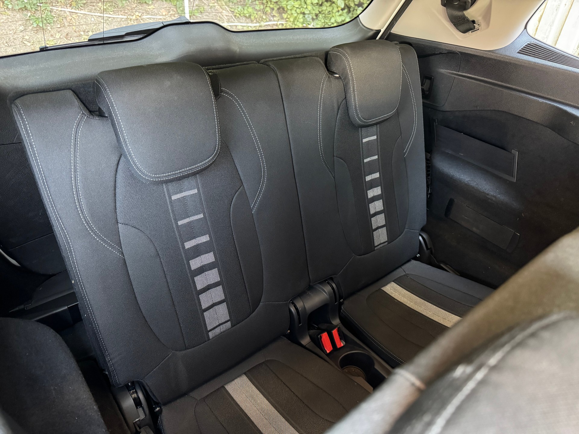 BMW 220i Gran Tourer-image-9