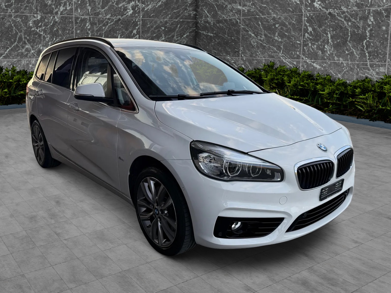 BMW 220i Gran Tourer-image-0