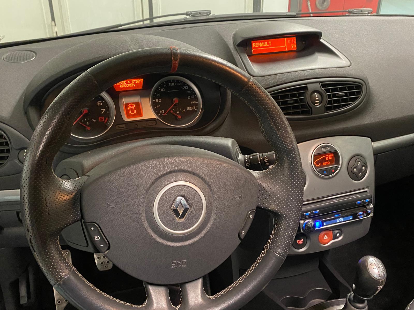 RENAULT Clio 2.0 16V Sport-image-9