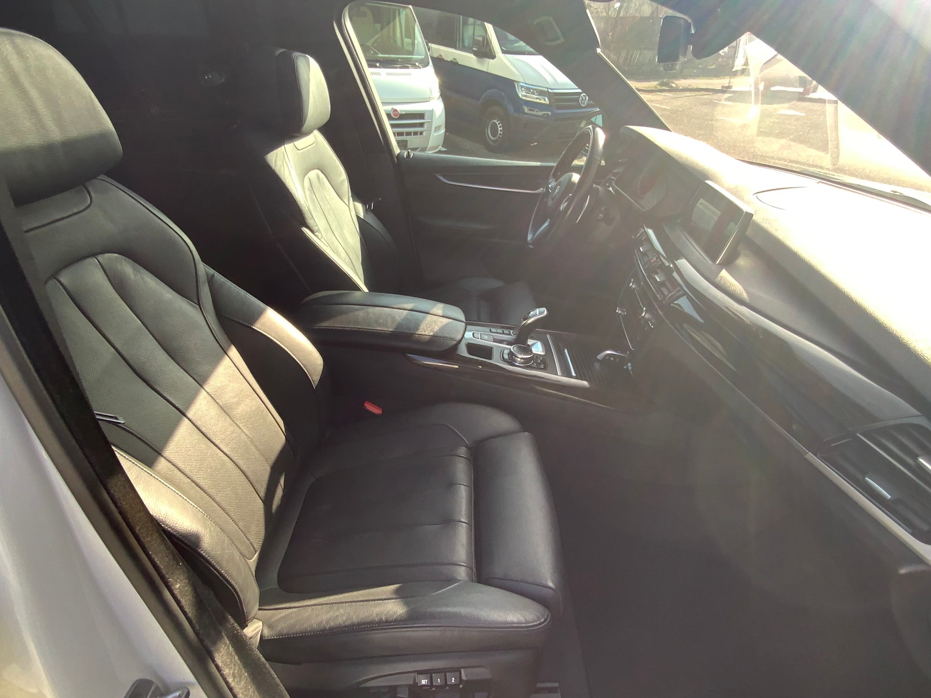 BMW X5 xDrive M50d Steptronic-image-11