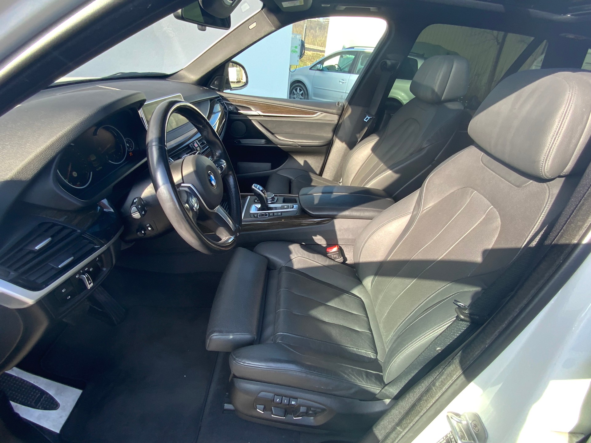 BMW X5 xDrive M50d Steptronic-image-15