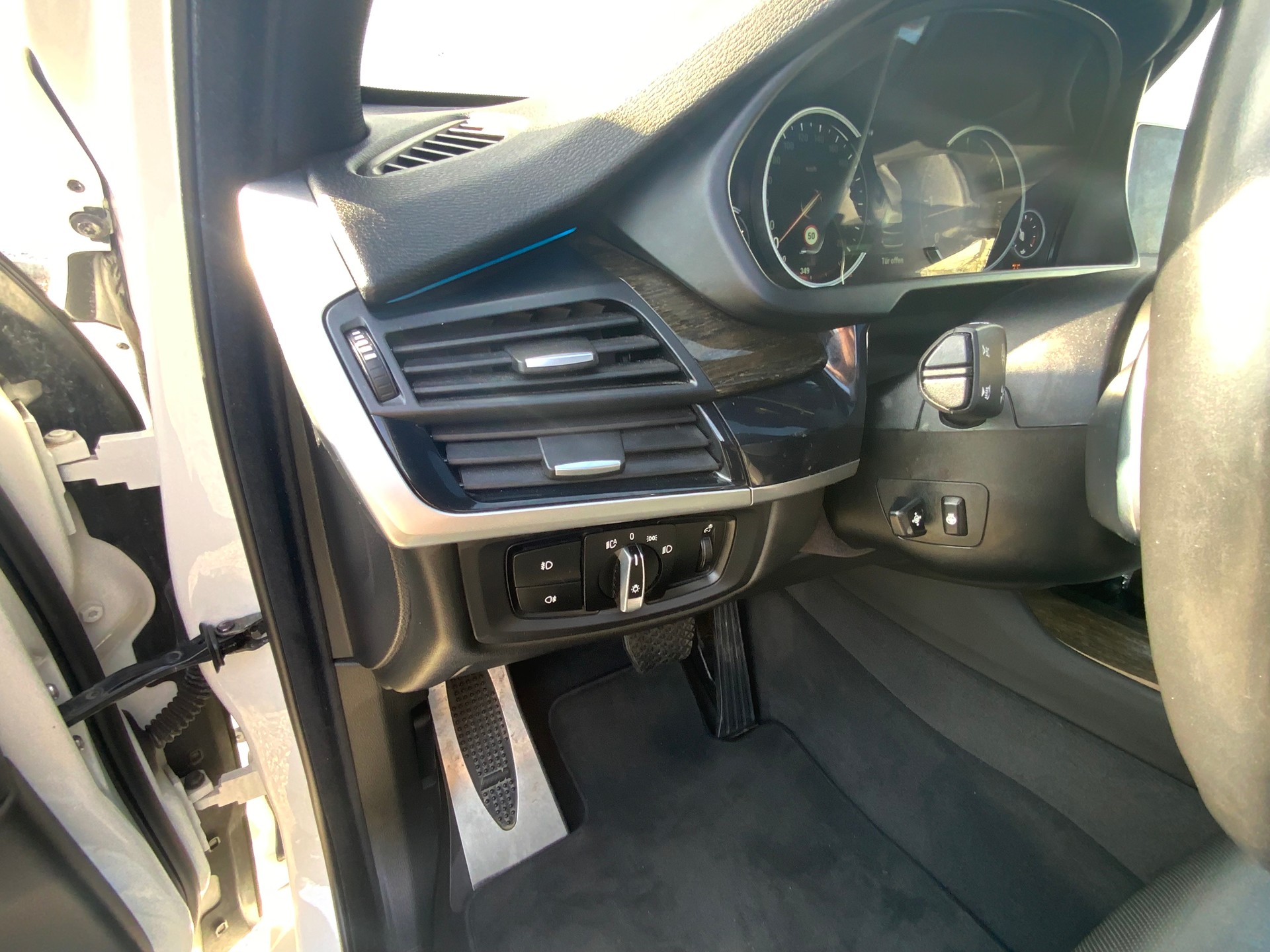 BMW X5 xDrive M50d Steptronic-image-17