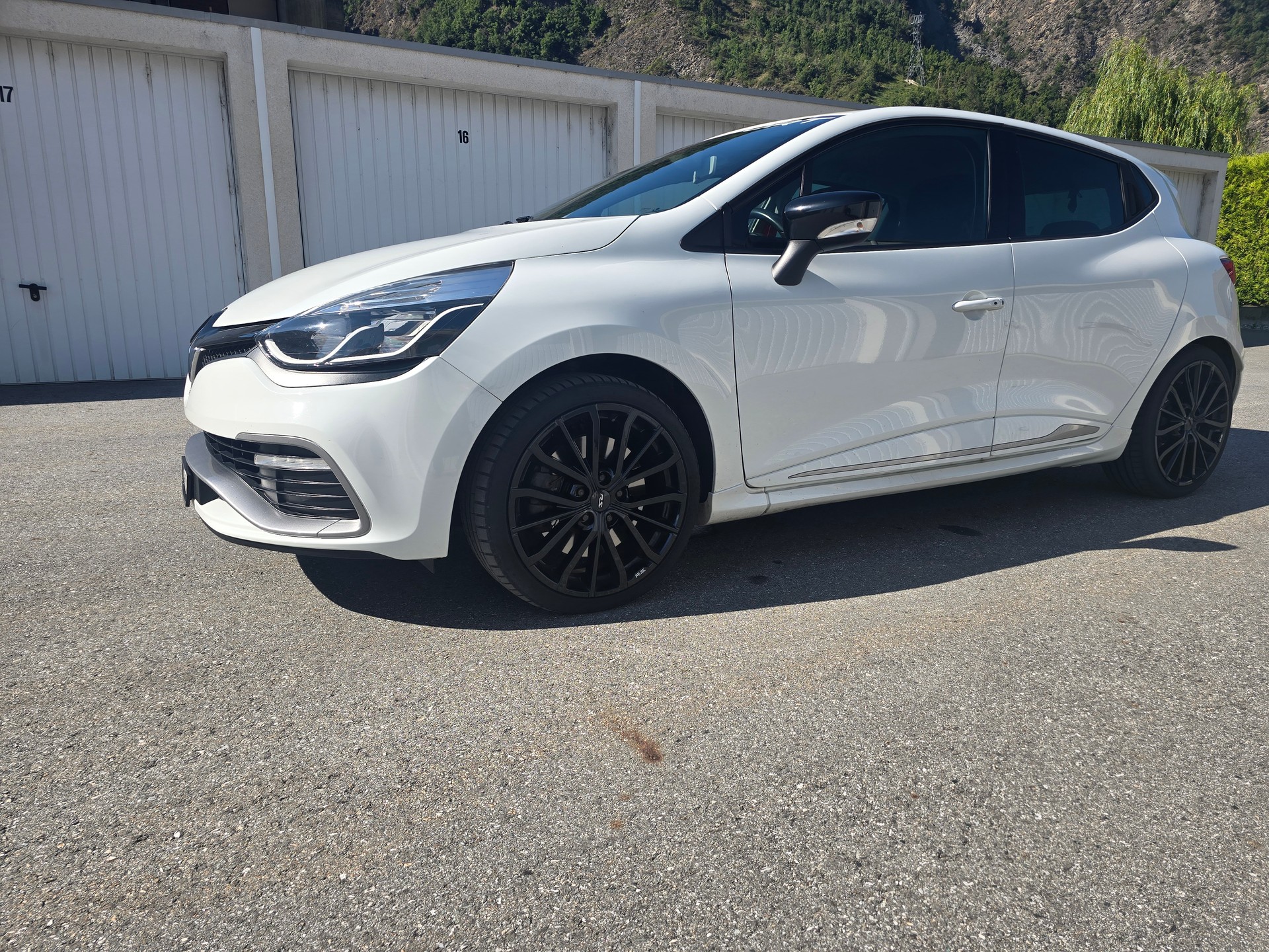 RENAULT Clio 1.6 T RS 200 EDC-image-0