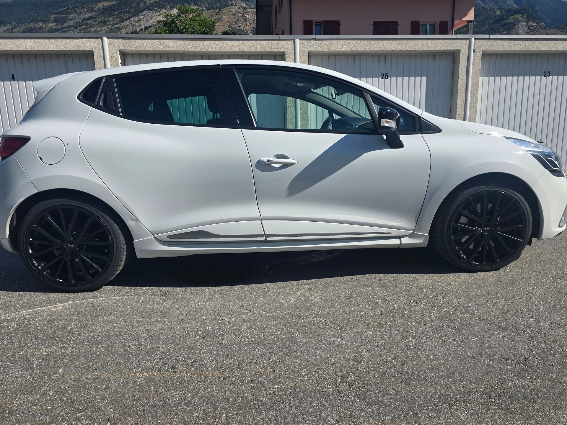 RENAULT Clio 1.6 T RS 200 EDC-image-1