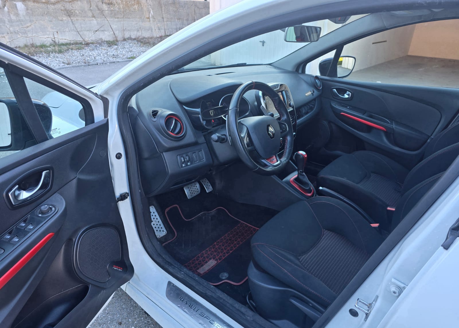 RENAULT Clio 1.6 T RS 200 EDC-image-5